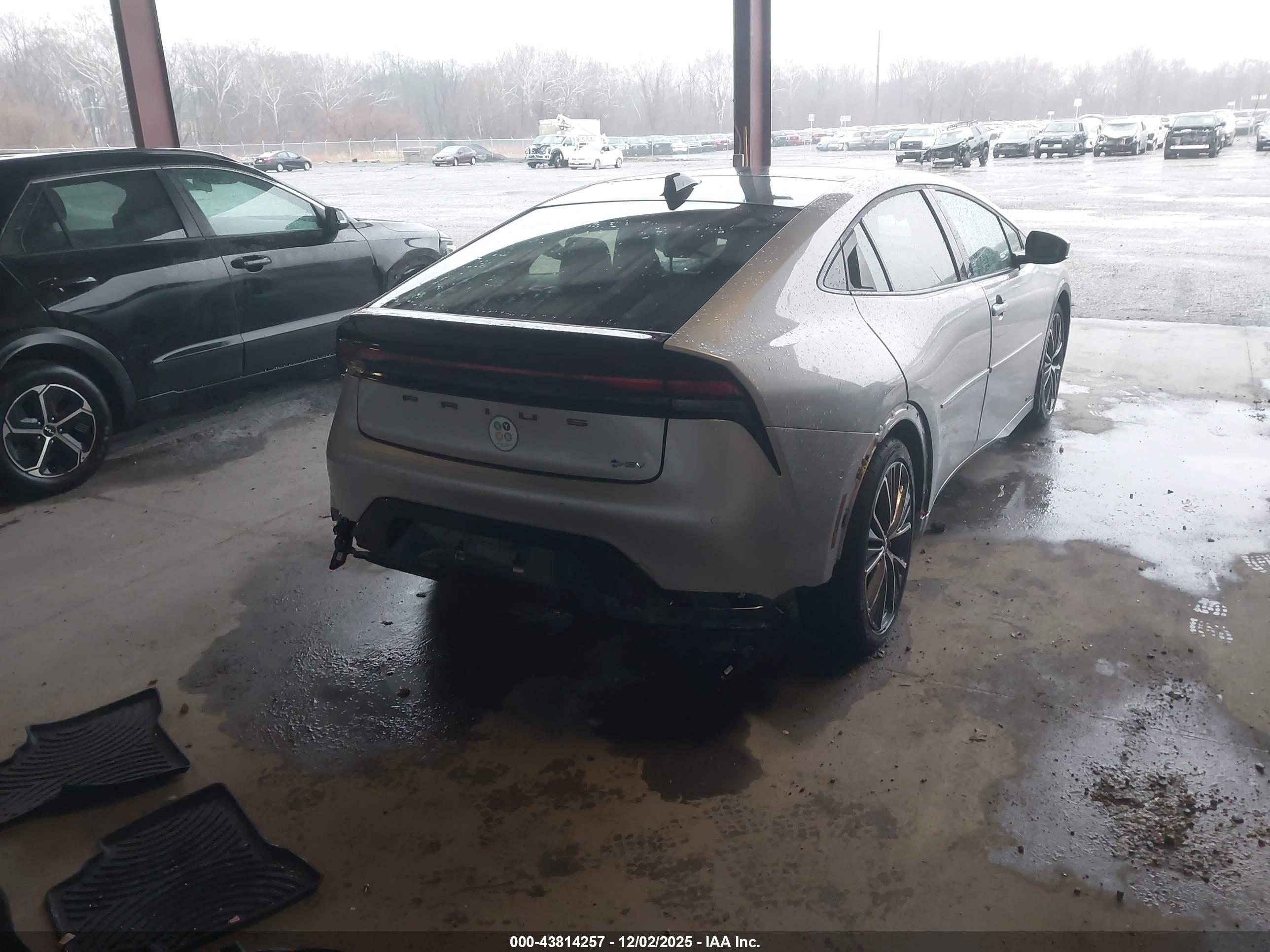 TOYOTA PRIUS image 4