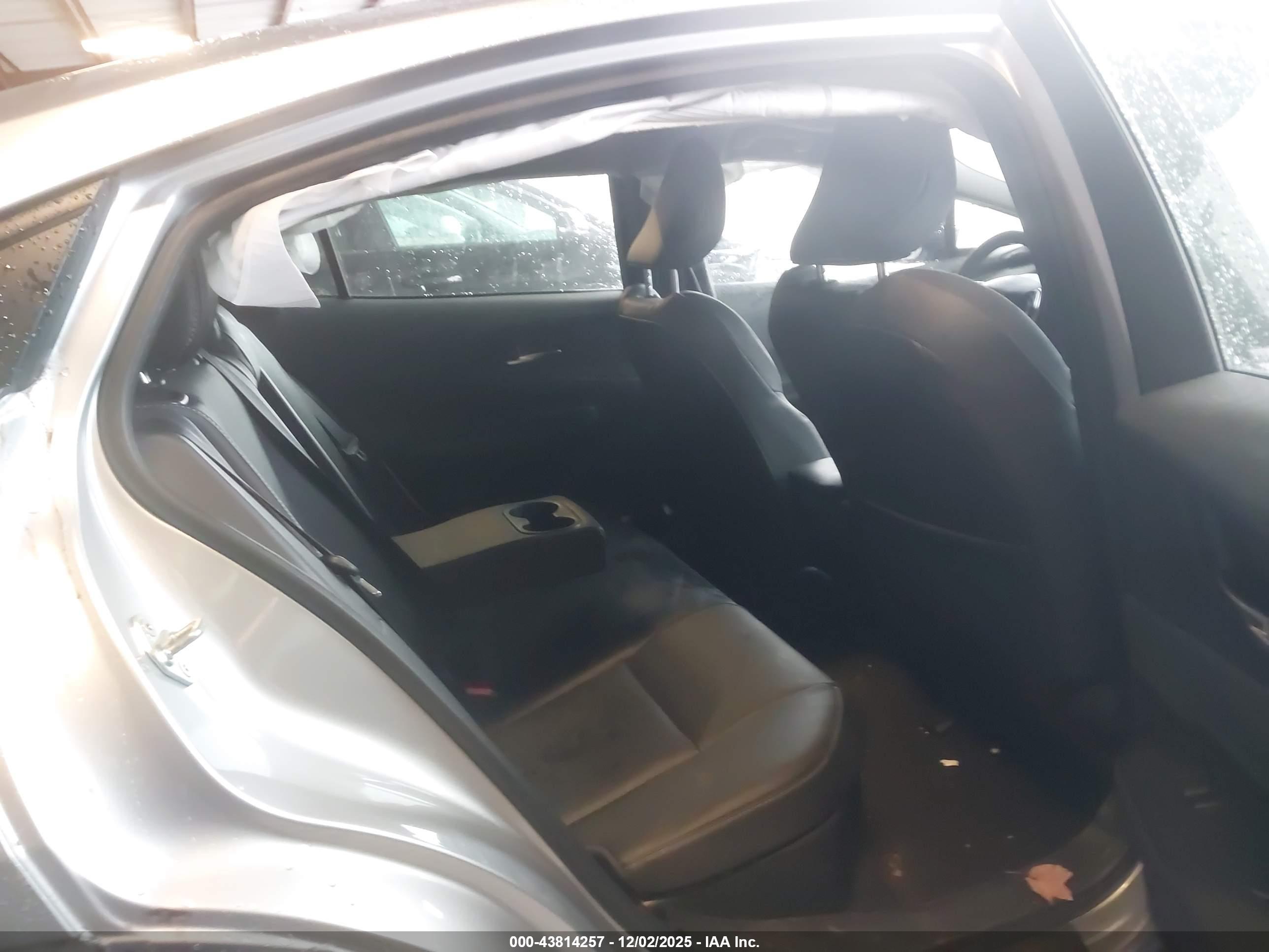 TOYOTA PRIUS image 8