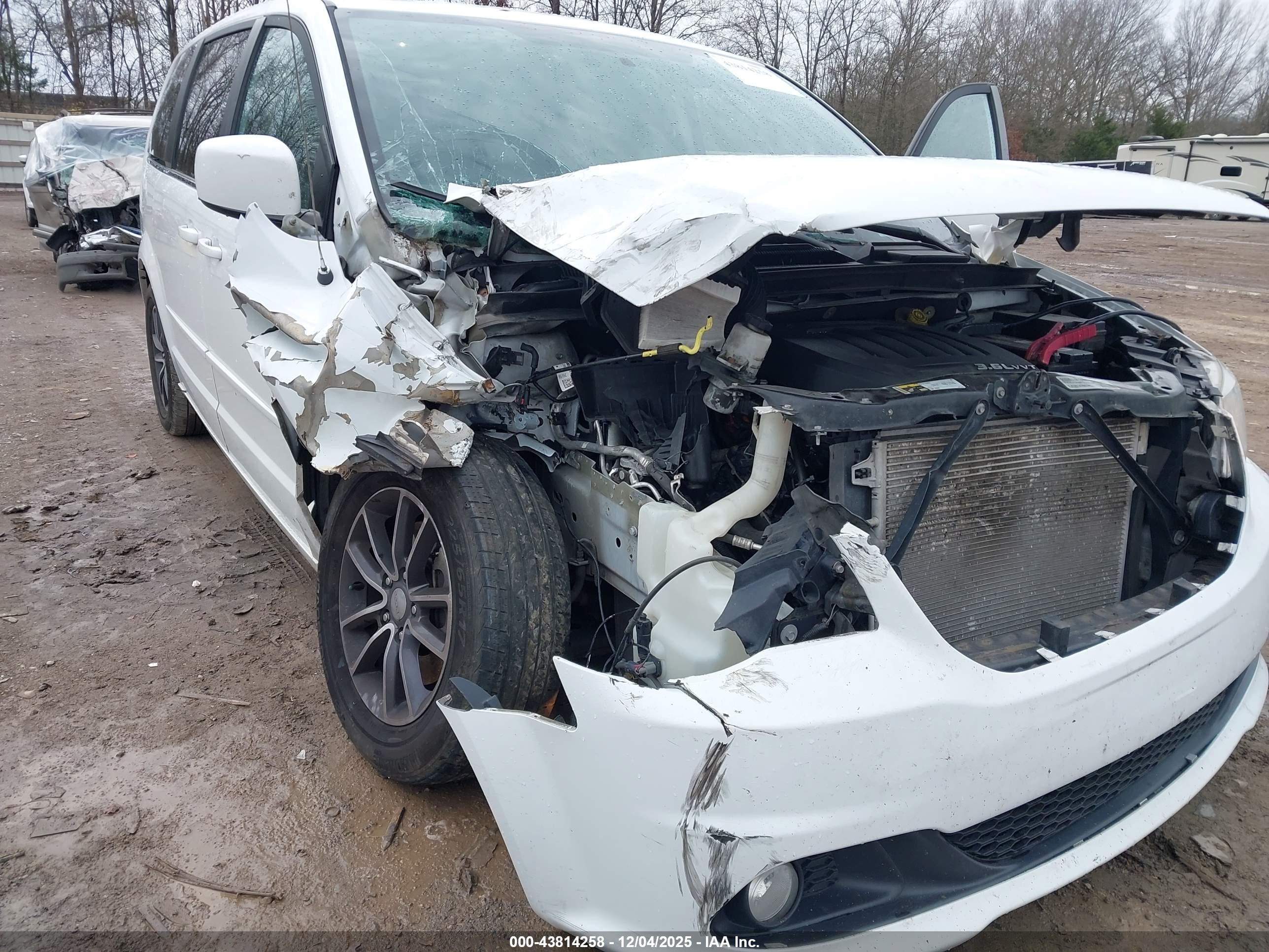 DODGE GRAND image 6