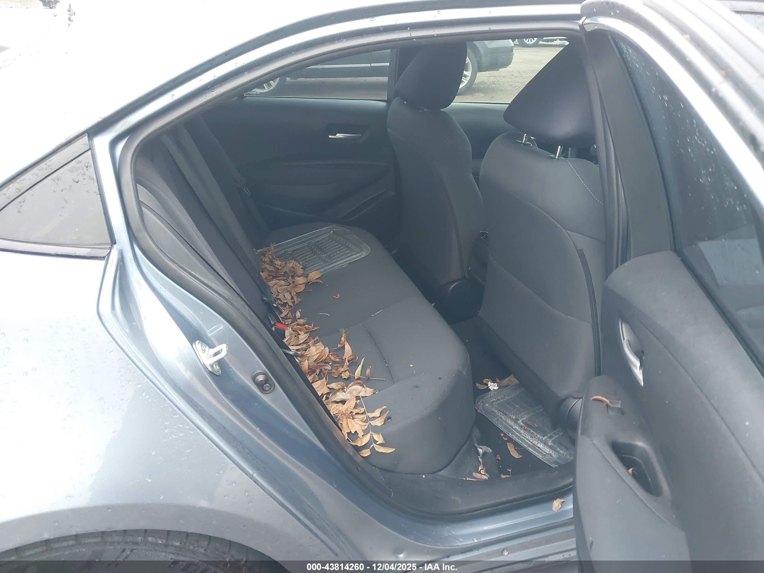 TOYOTA COROLLA image 8