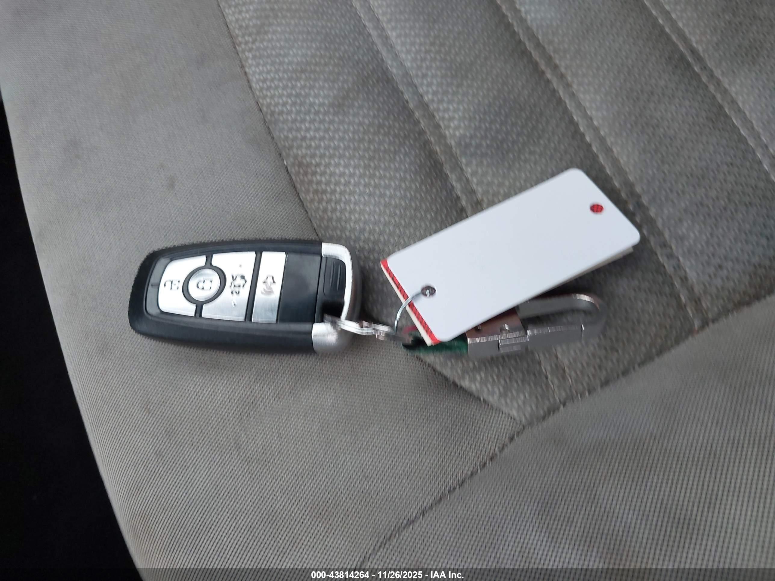 FORD FUSION image 11