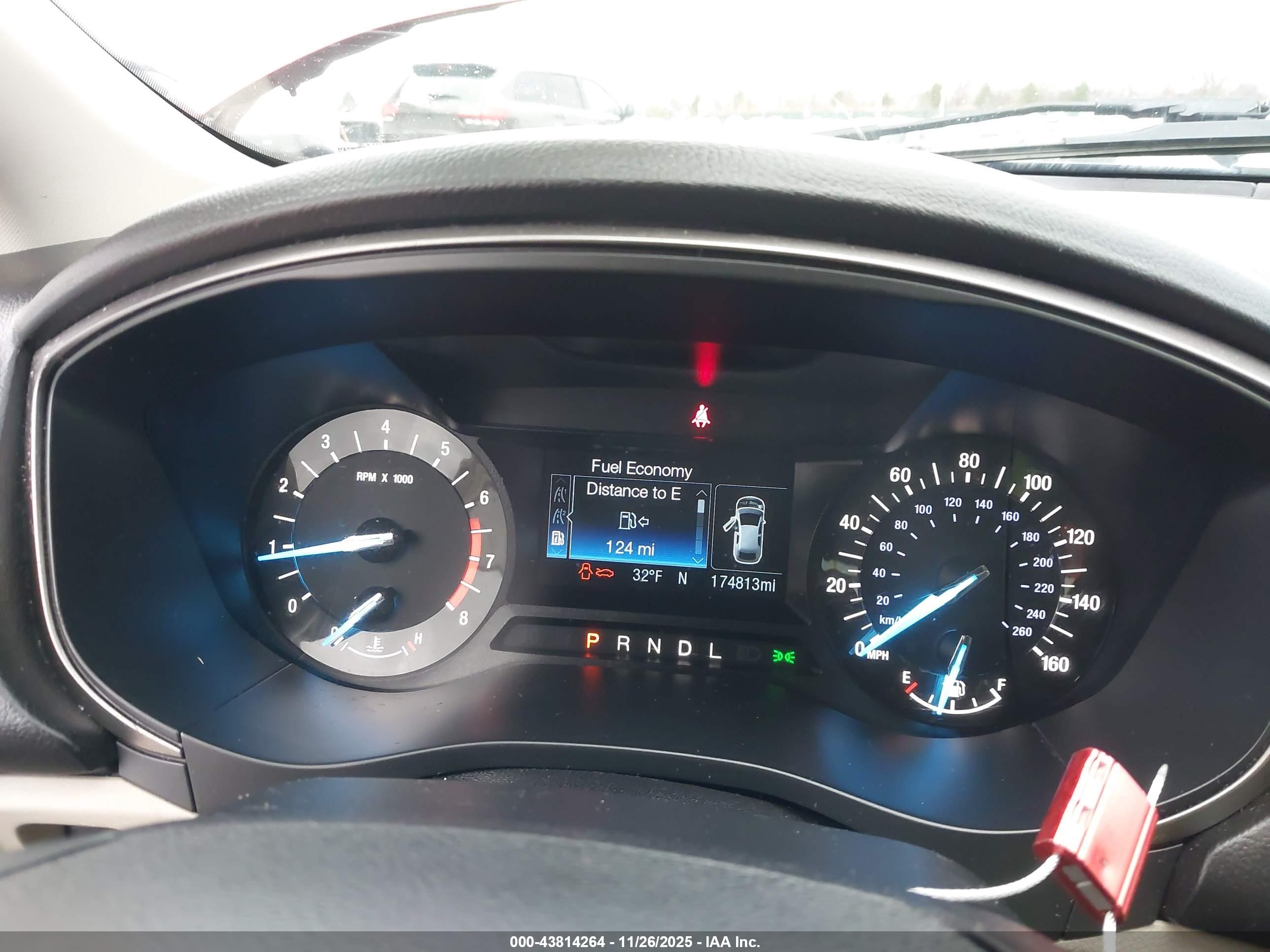 FORD FUSION image 7