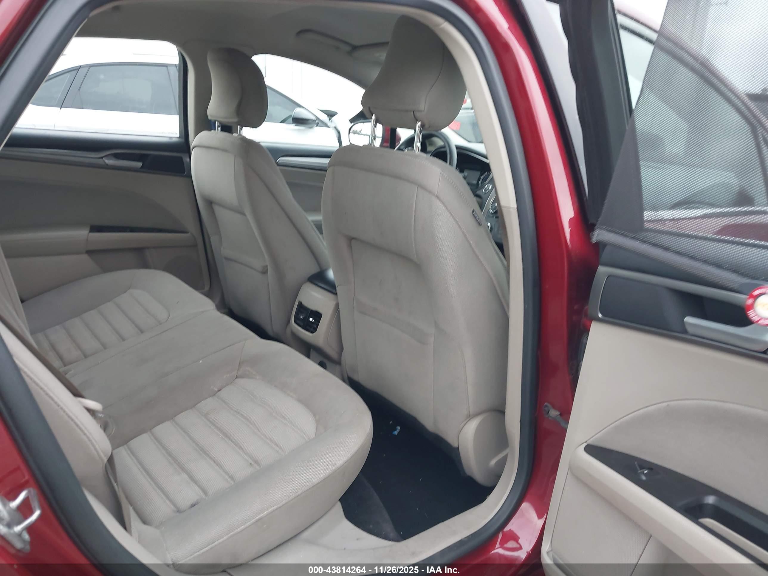 FORD FUSION image 8