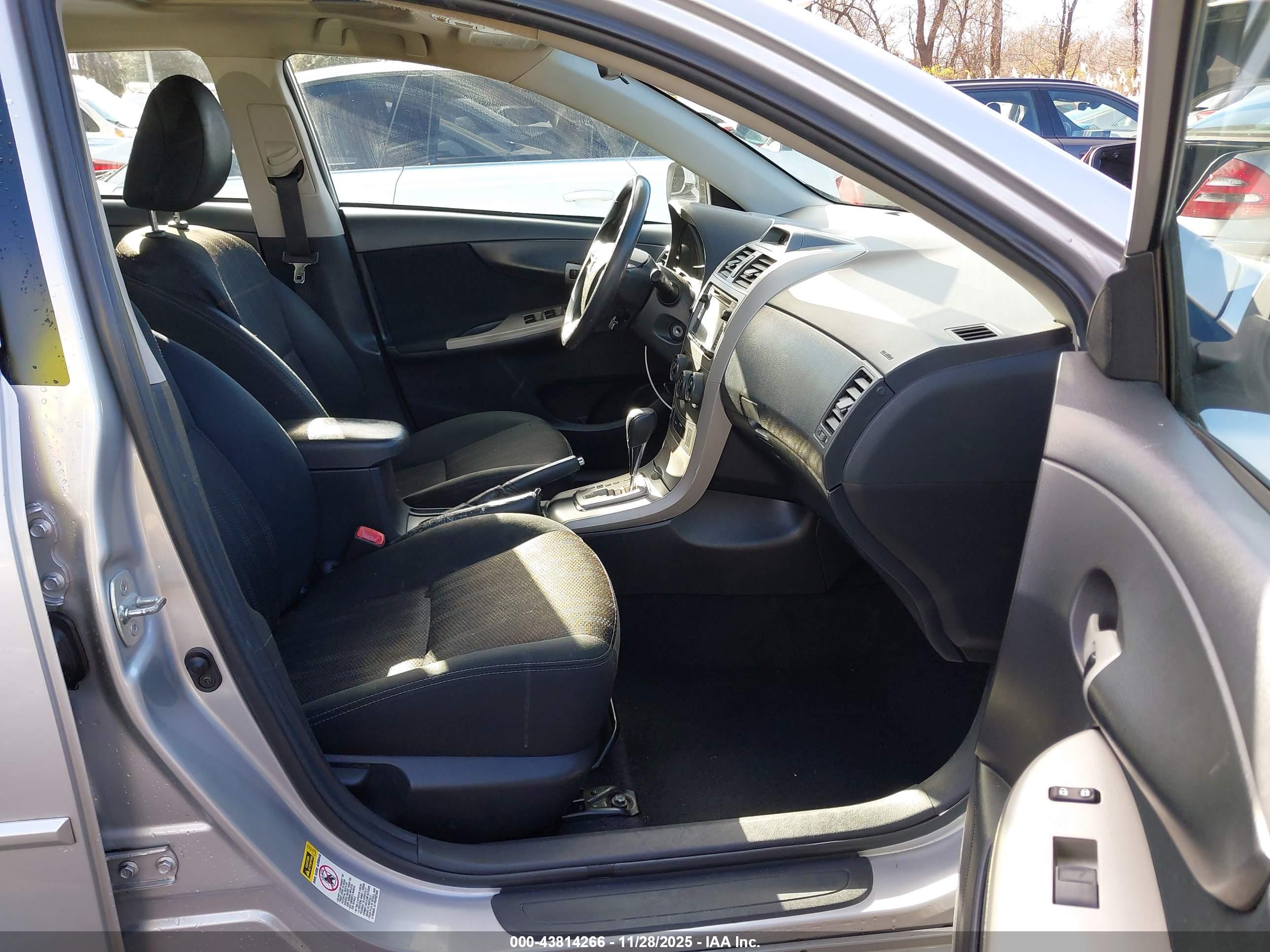 TOYOTA COROLLA image 5