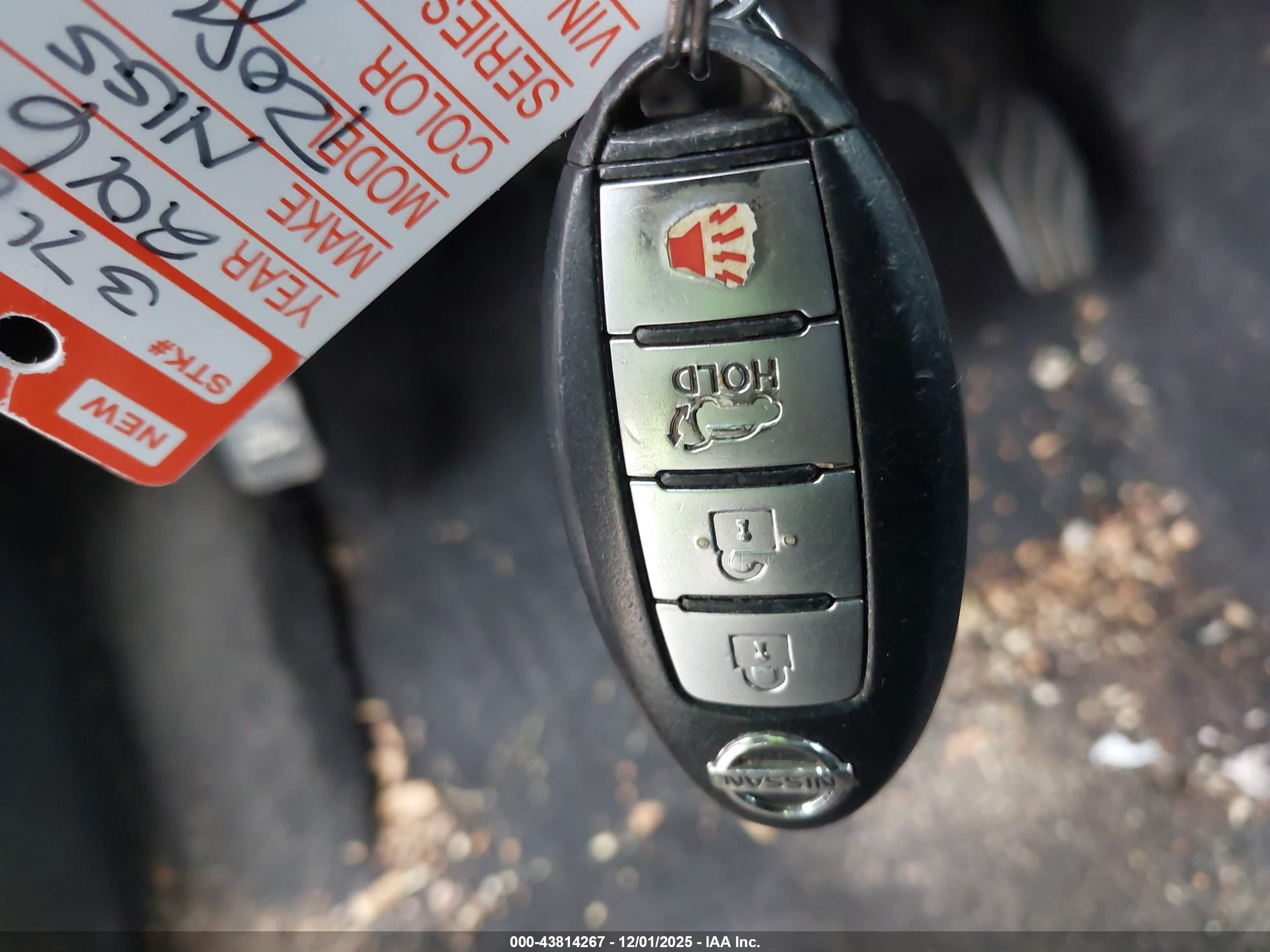 NISSAN ROGUE image 11