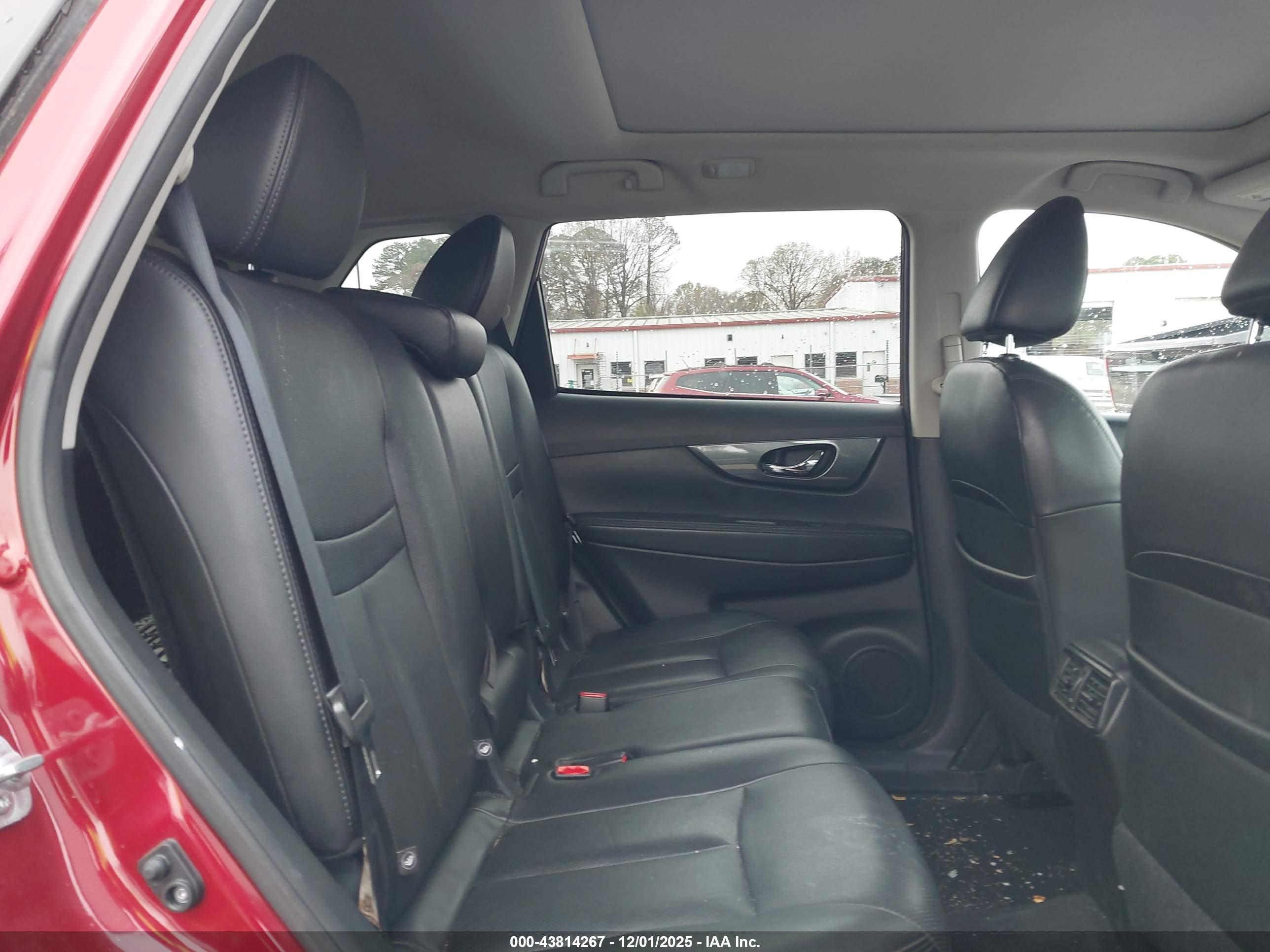 NISSAN ROGUE image 8