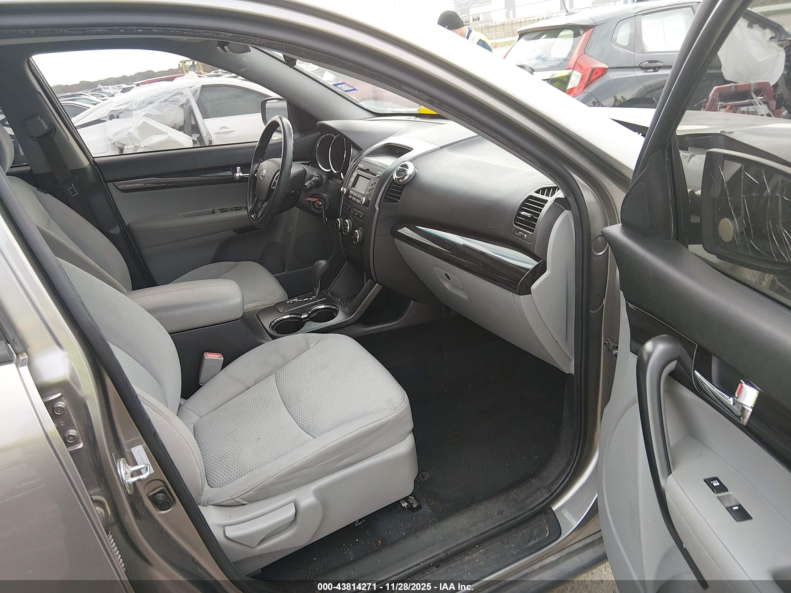 KIA SORENTO image 5