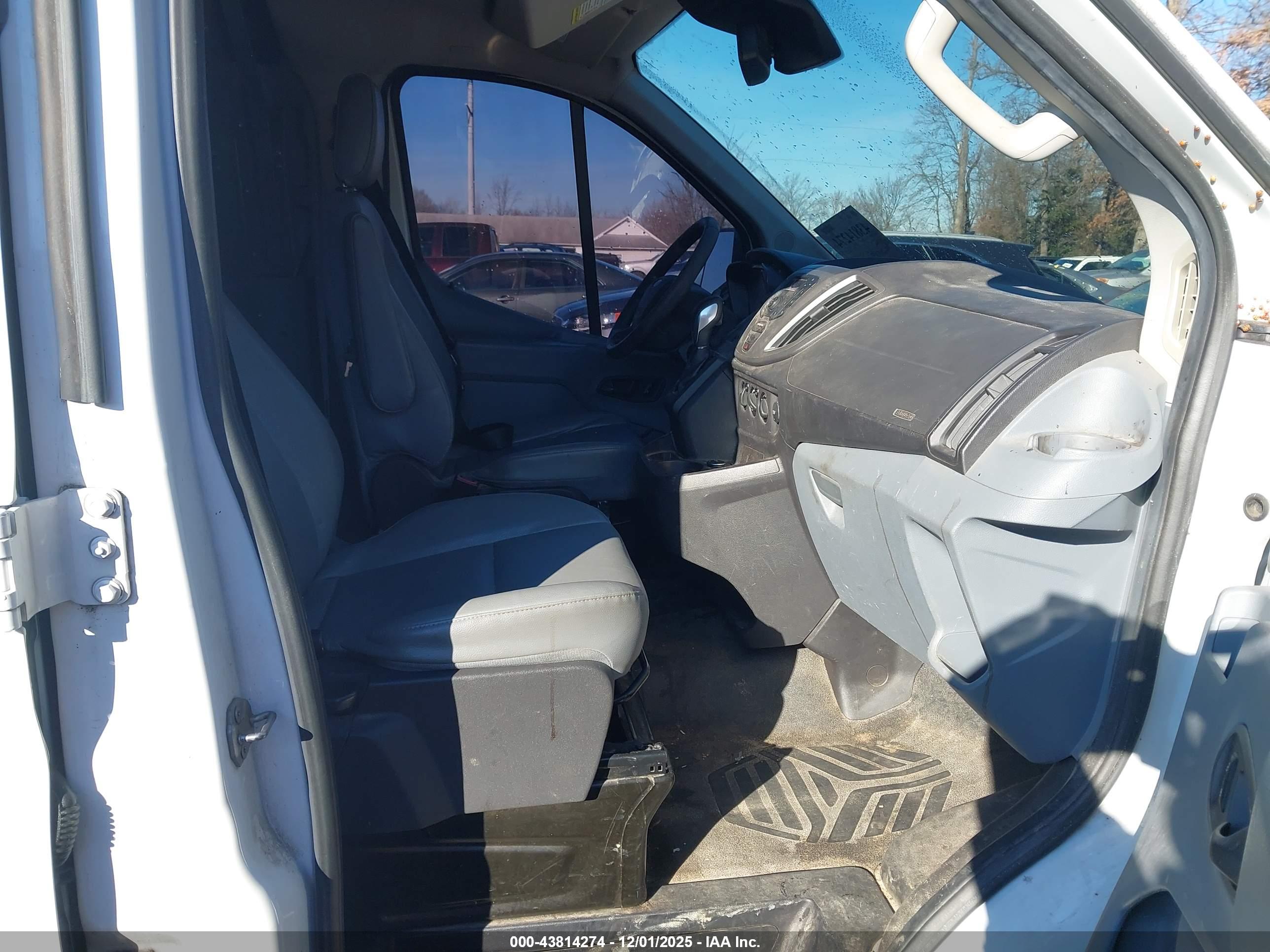 FORD TRANSIT-150 image 5