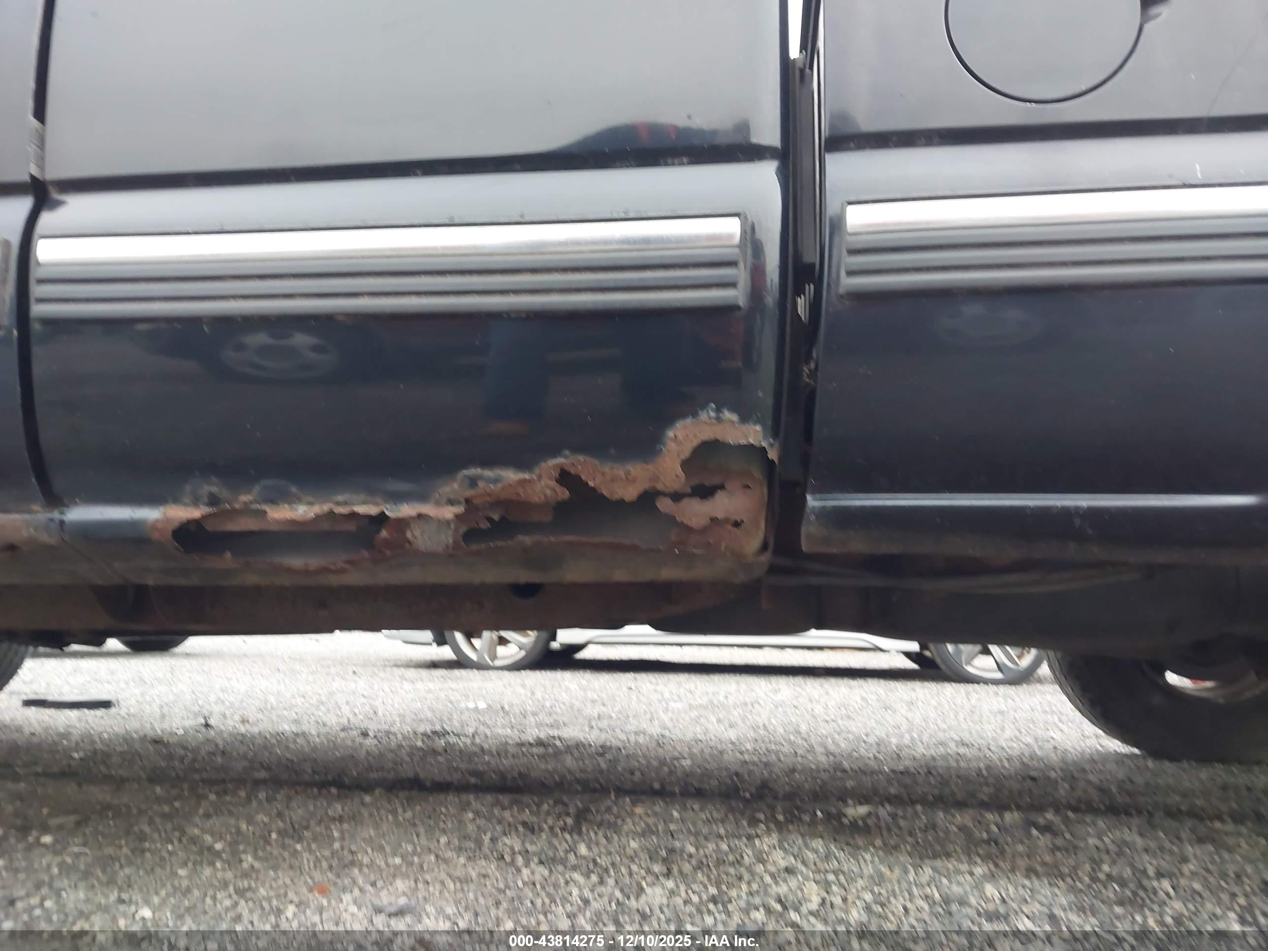 CHEVROLET SILVERADO image 6
