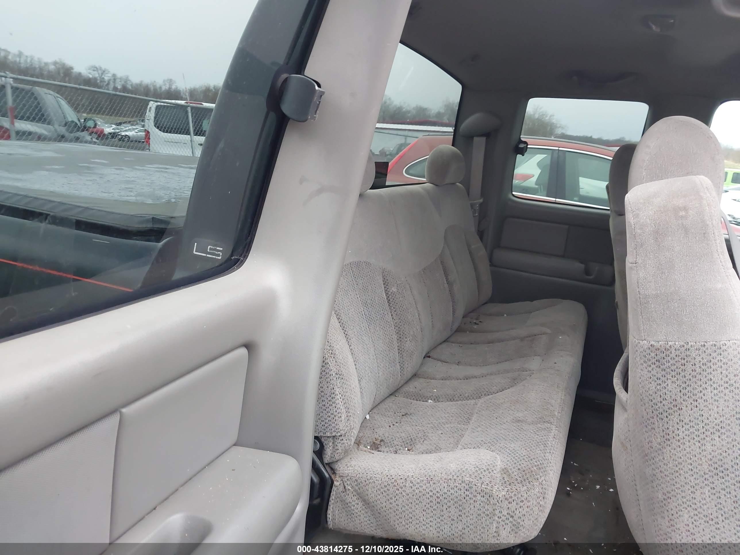 CHEVROLET SILVERADO image 8