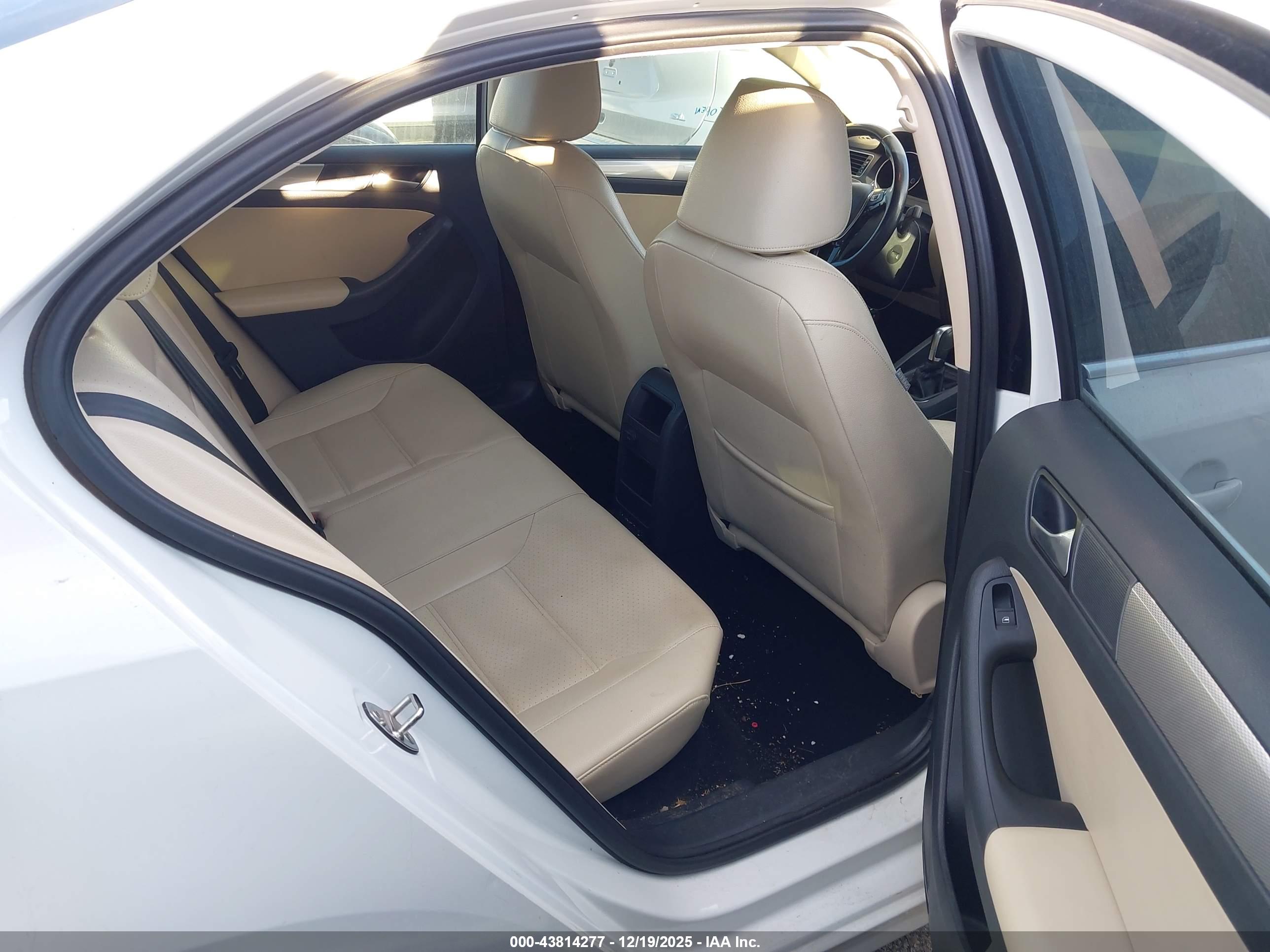 VOLKSWAGEN JETTA image 8