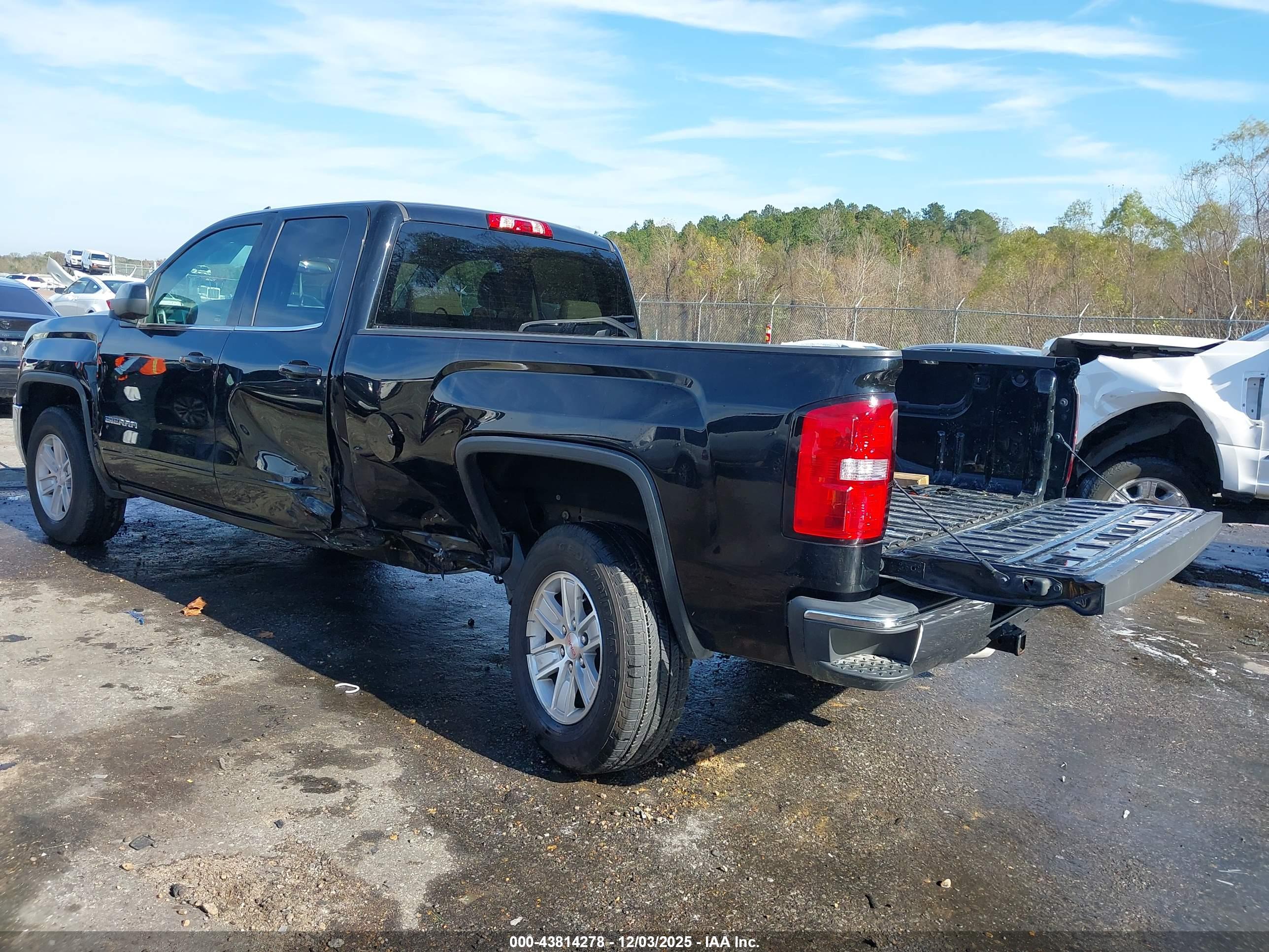 GMC SIERRA image 3