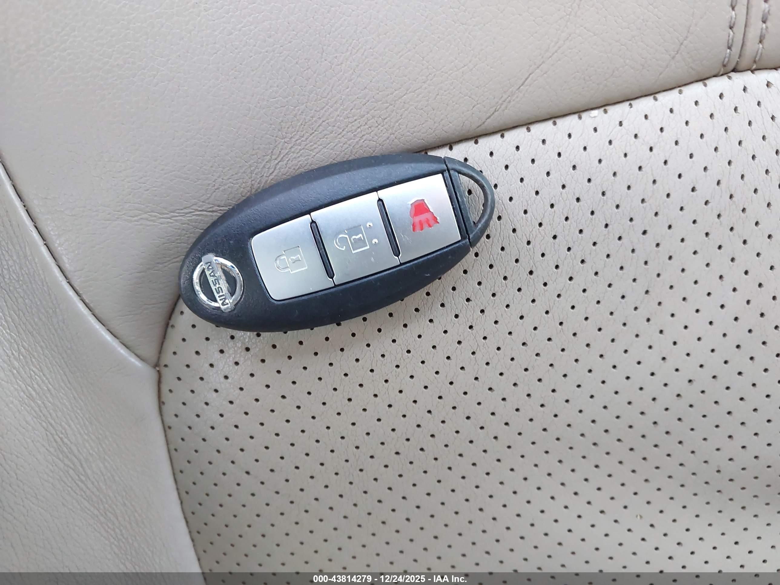 NISSAN MURANO image 11