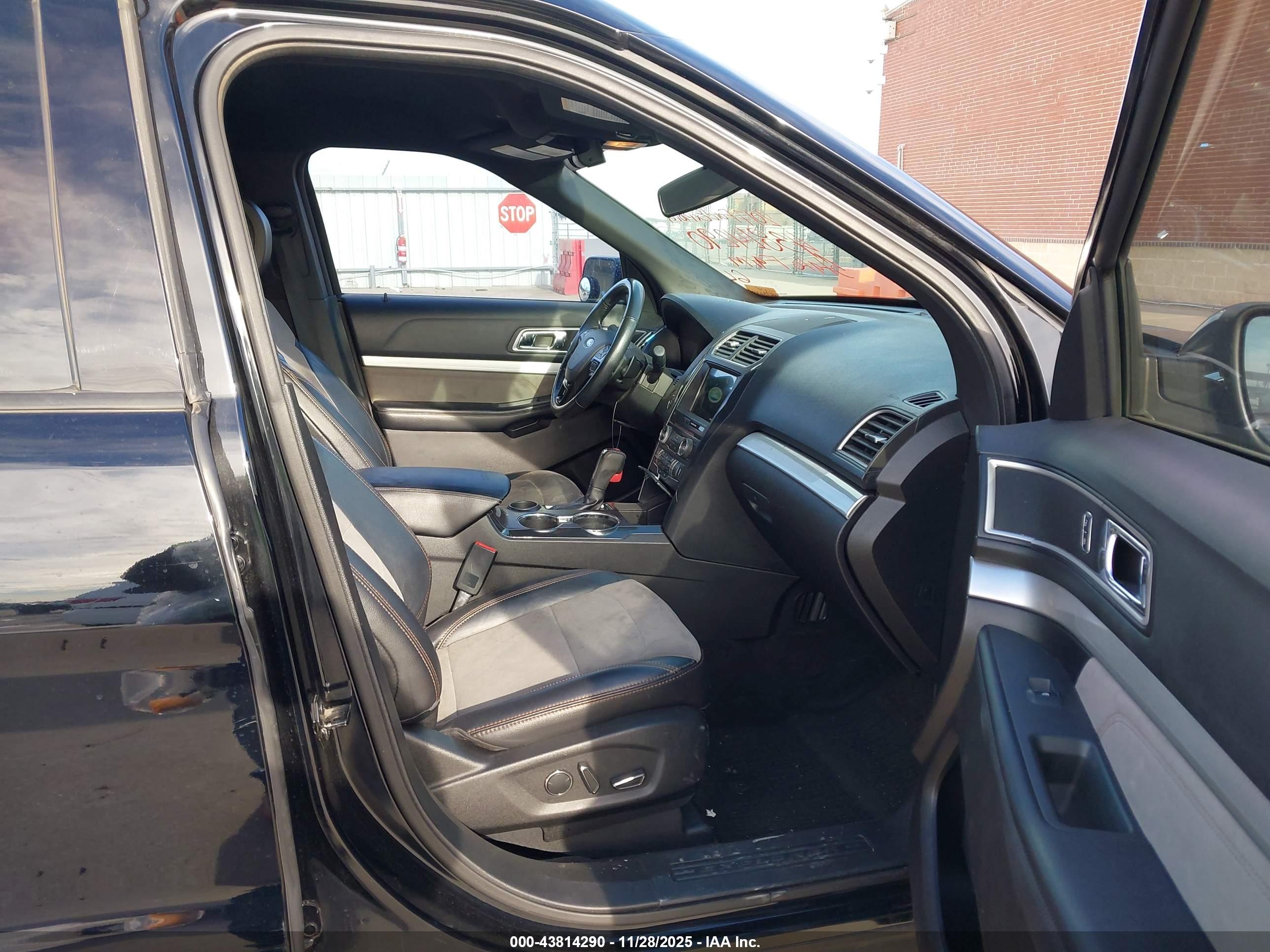 FORD EXPLORER image 5