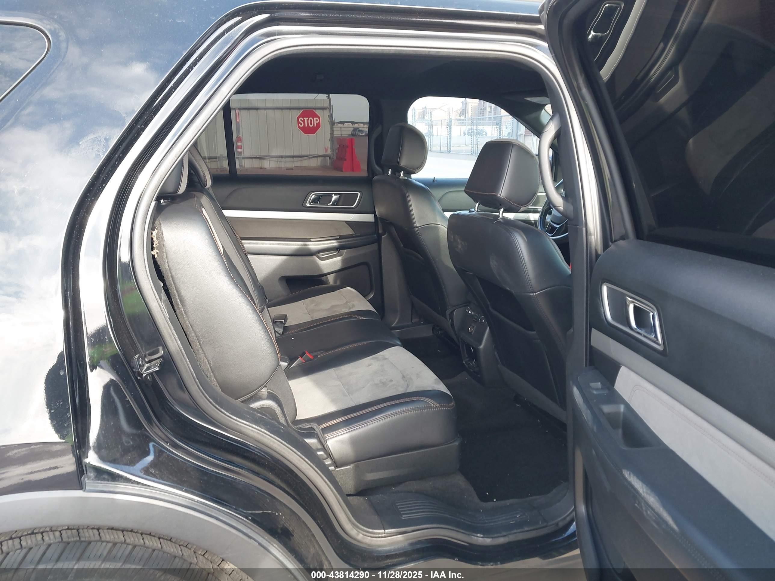 FORD EXPLORER image 8