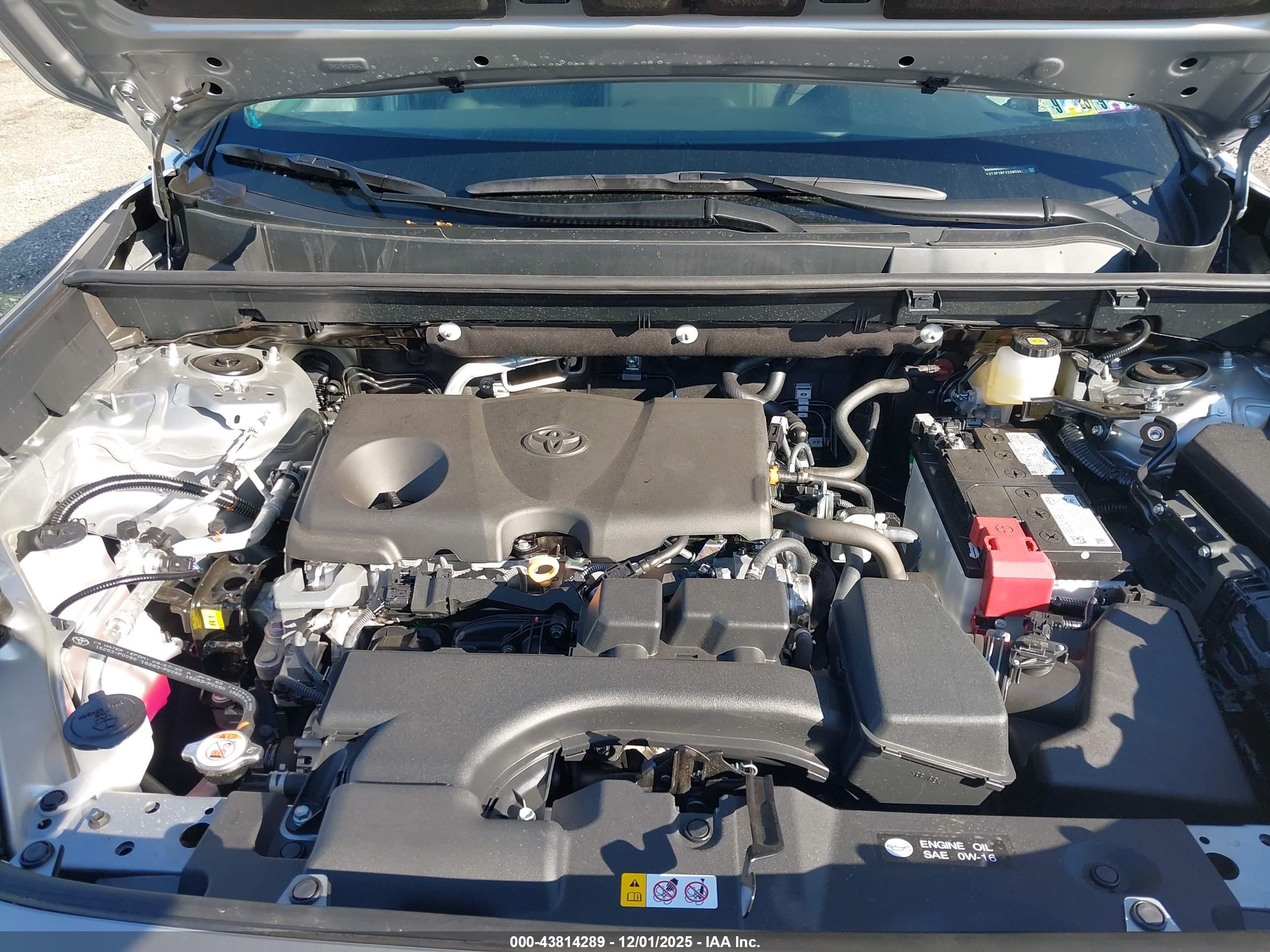 TOYOTA RAV4 image 10