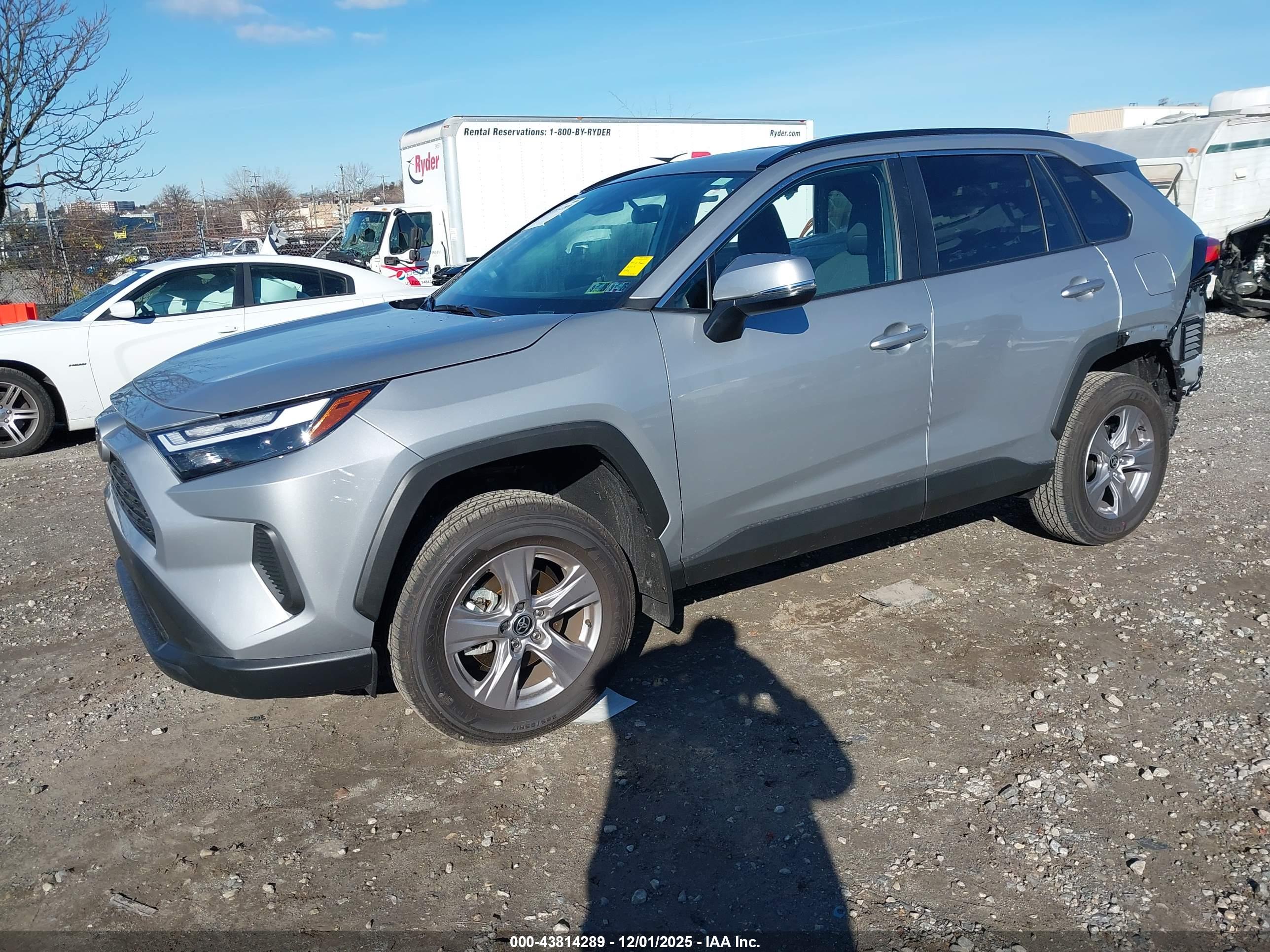 TOYOTA RAV4 image 2