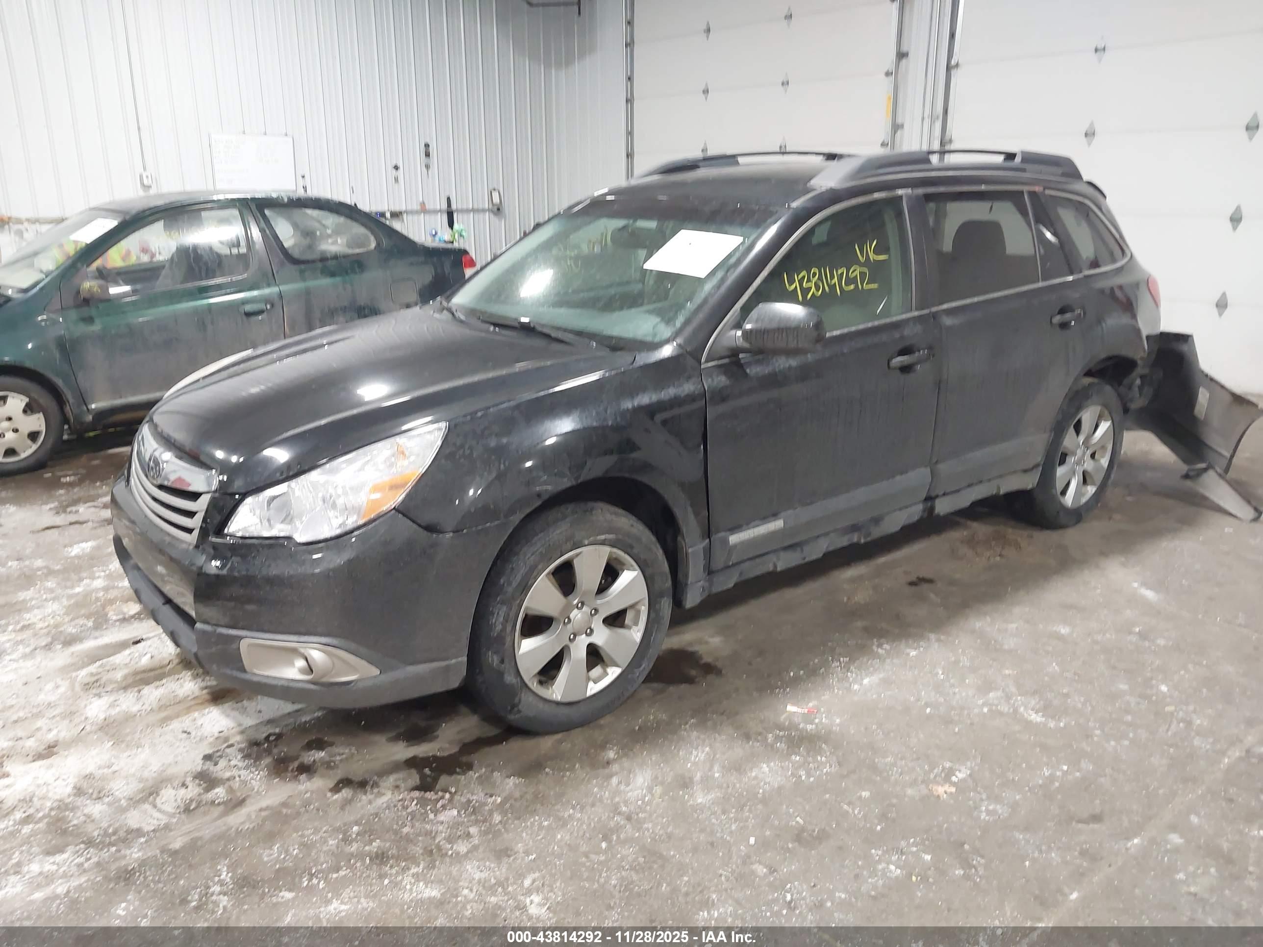 SUBARU OUTBACK image 2