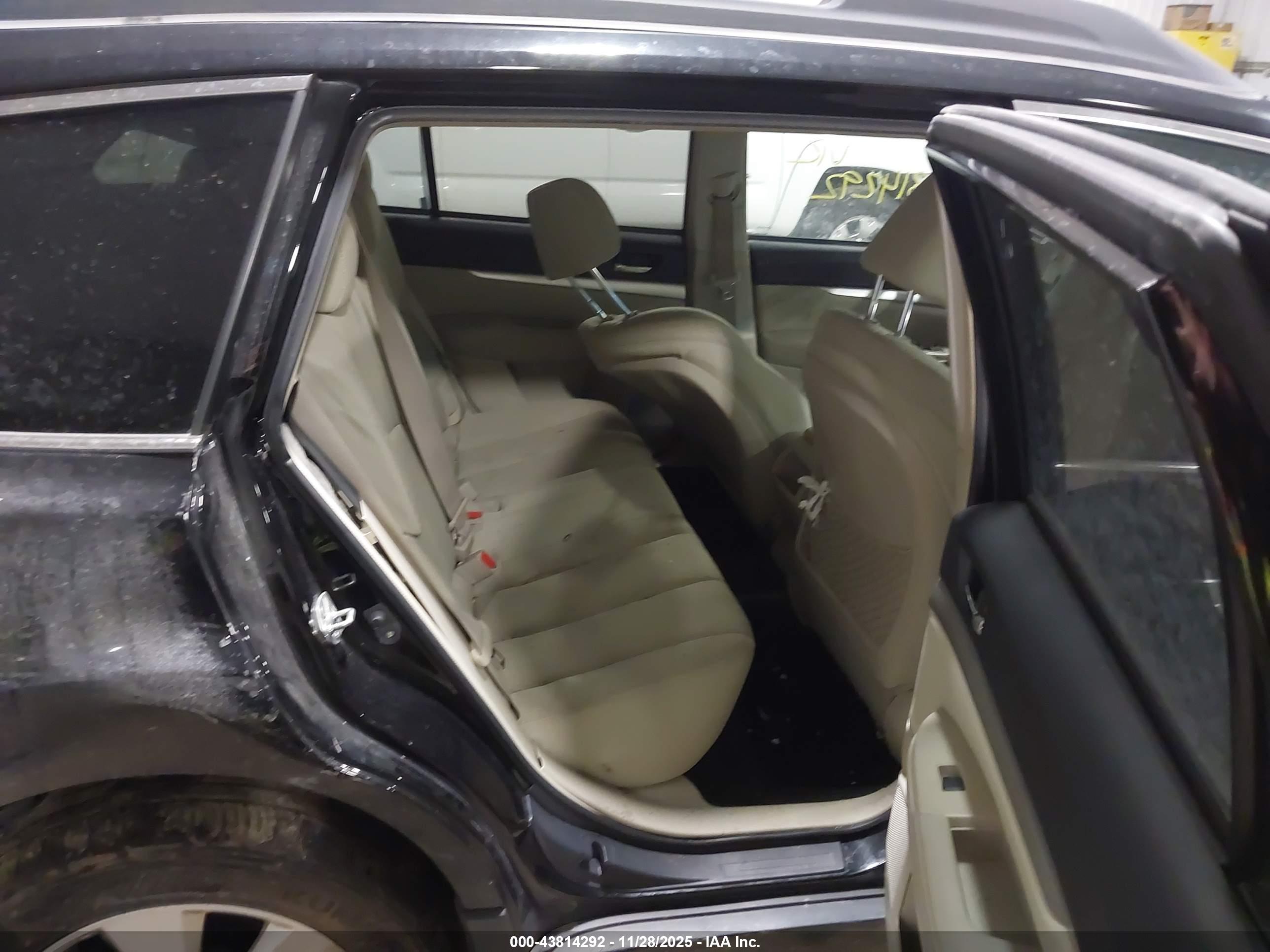 SUBARU OUTBACK image 8
