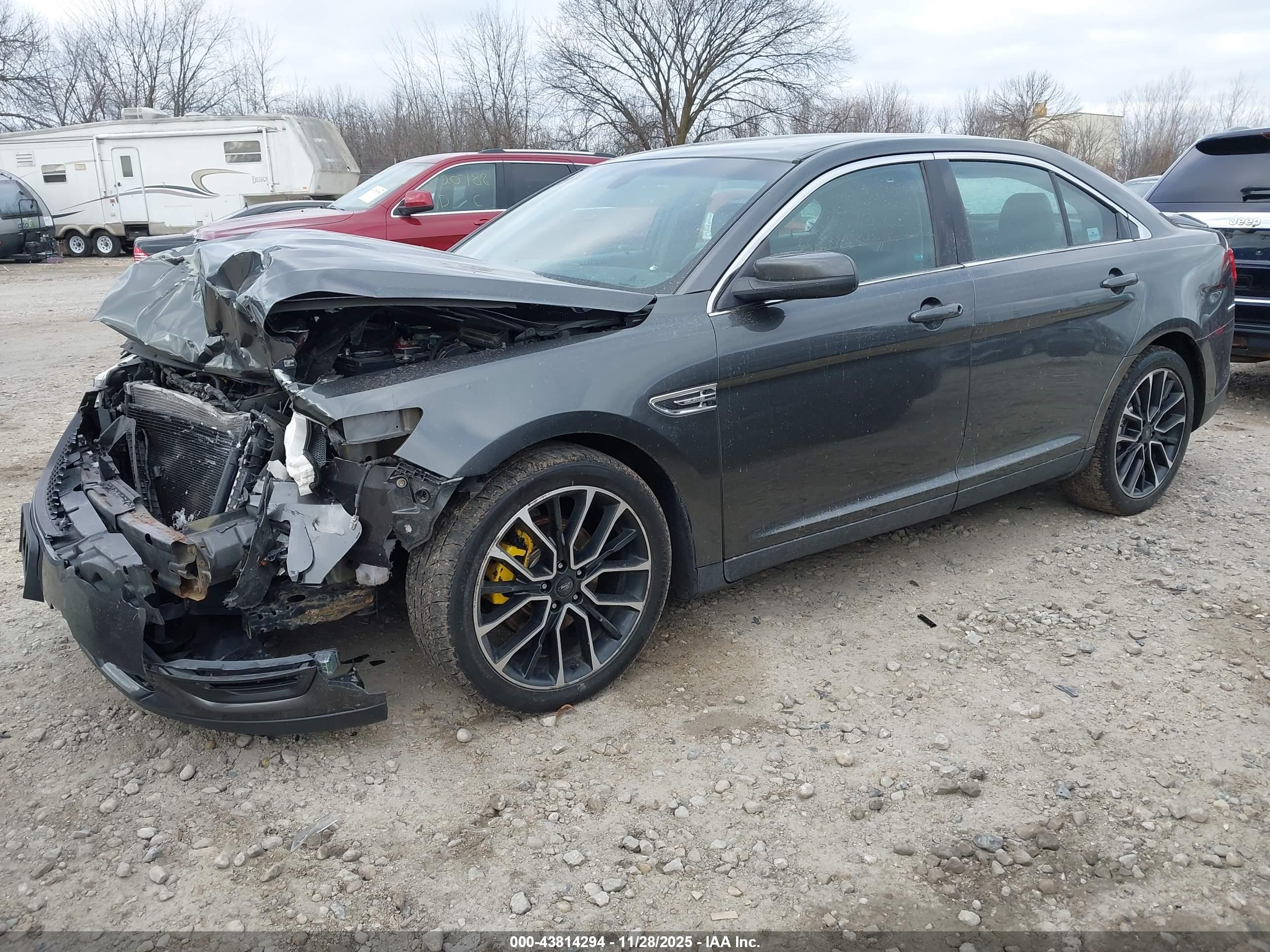 FORD TAURUS image 2