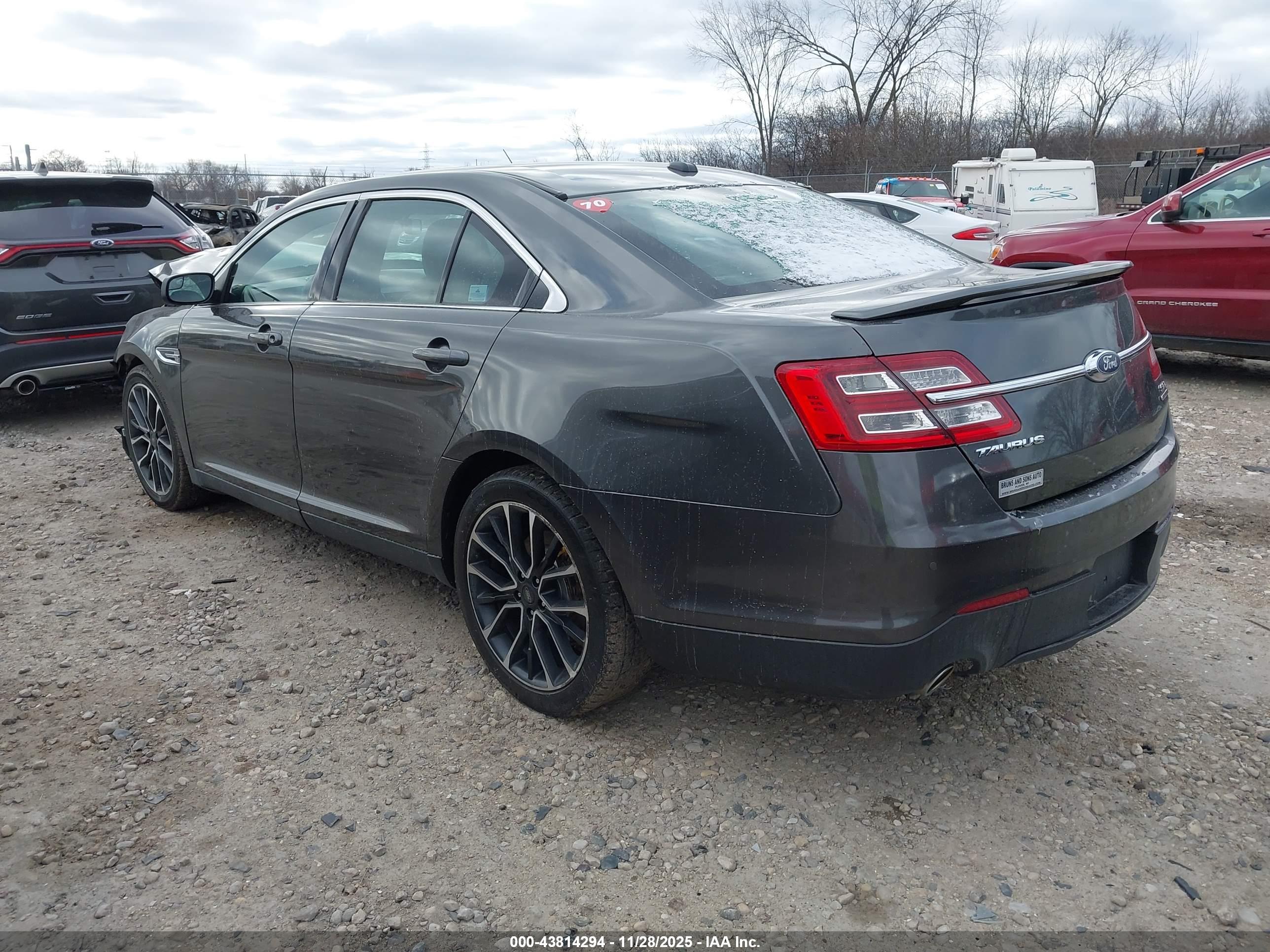FORD TAURUS image 3