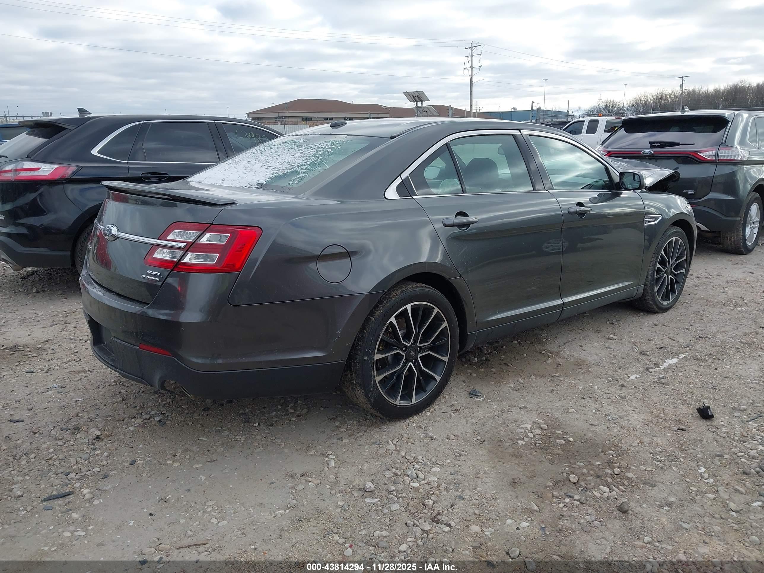 FORD TAURUS image 4