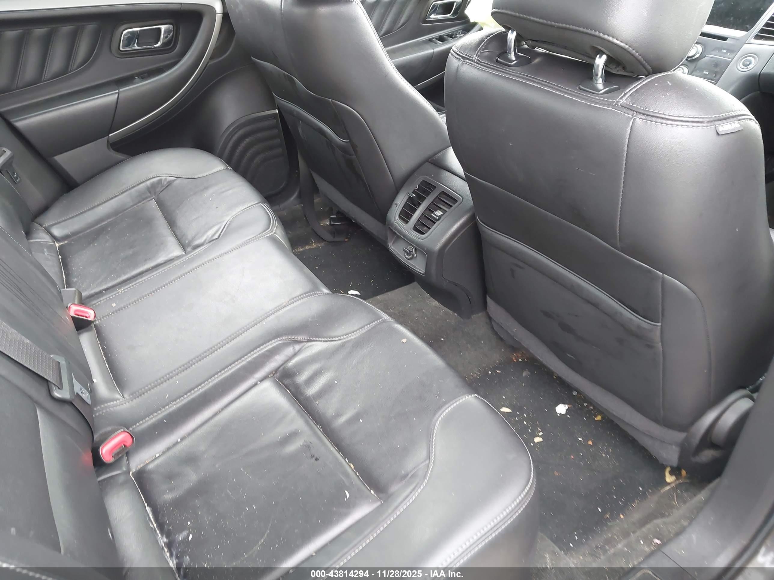 FORD TAURUS image 8