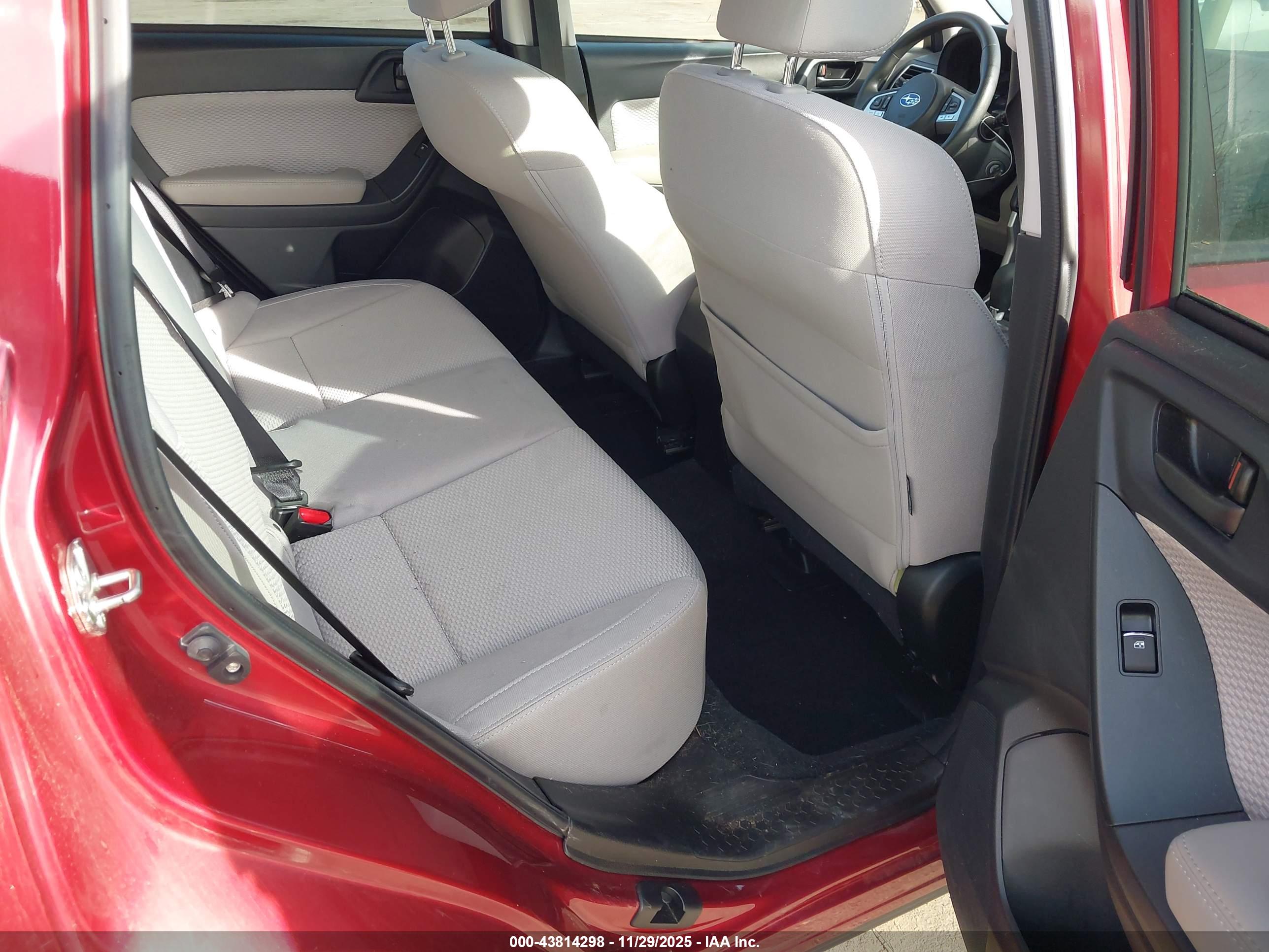 SUBARU FORESTER image 8
