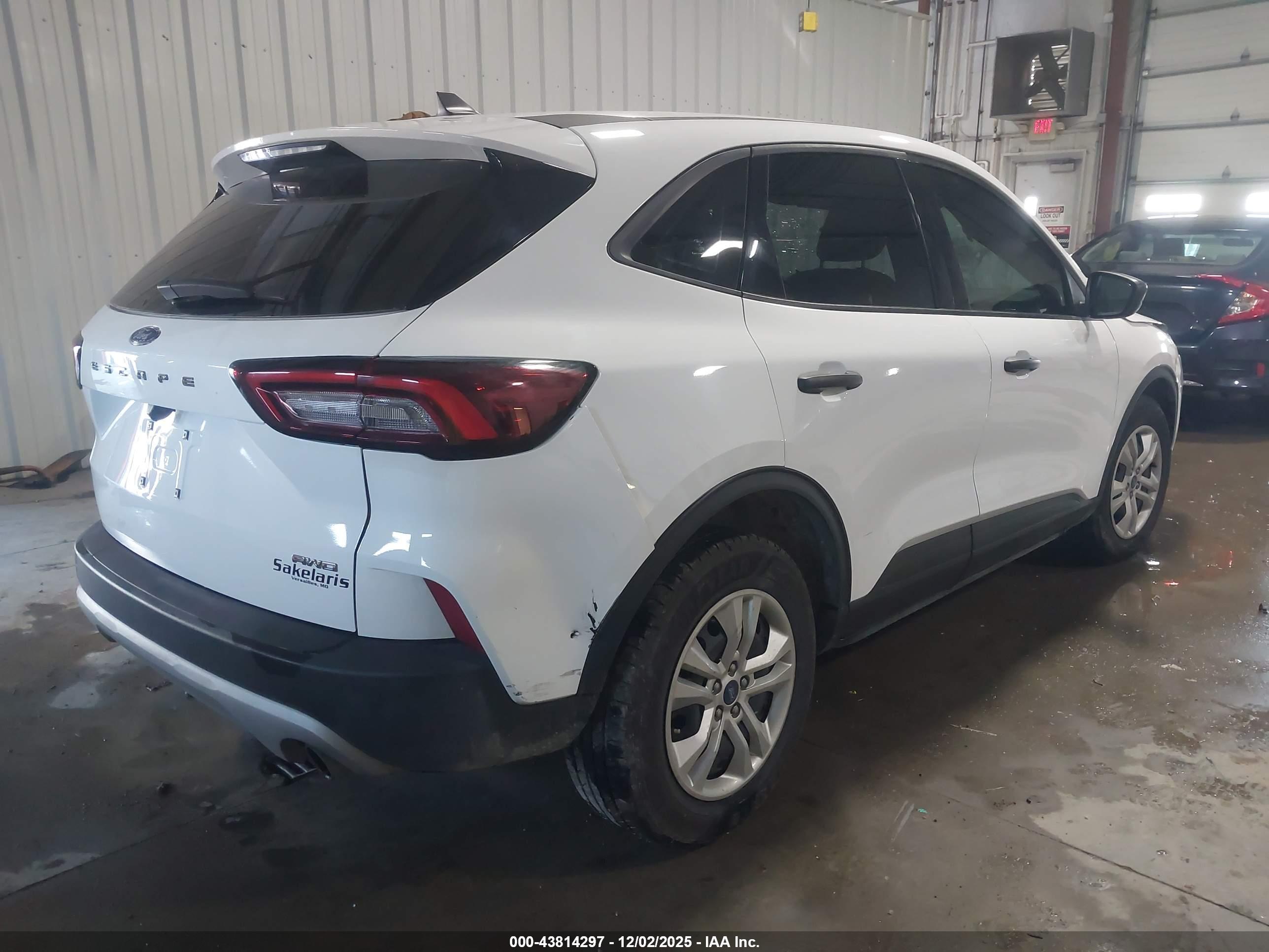 FORD ESCAPE image 4