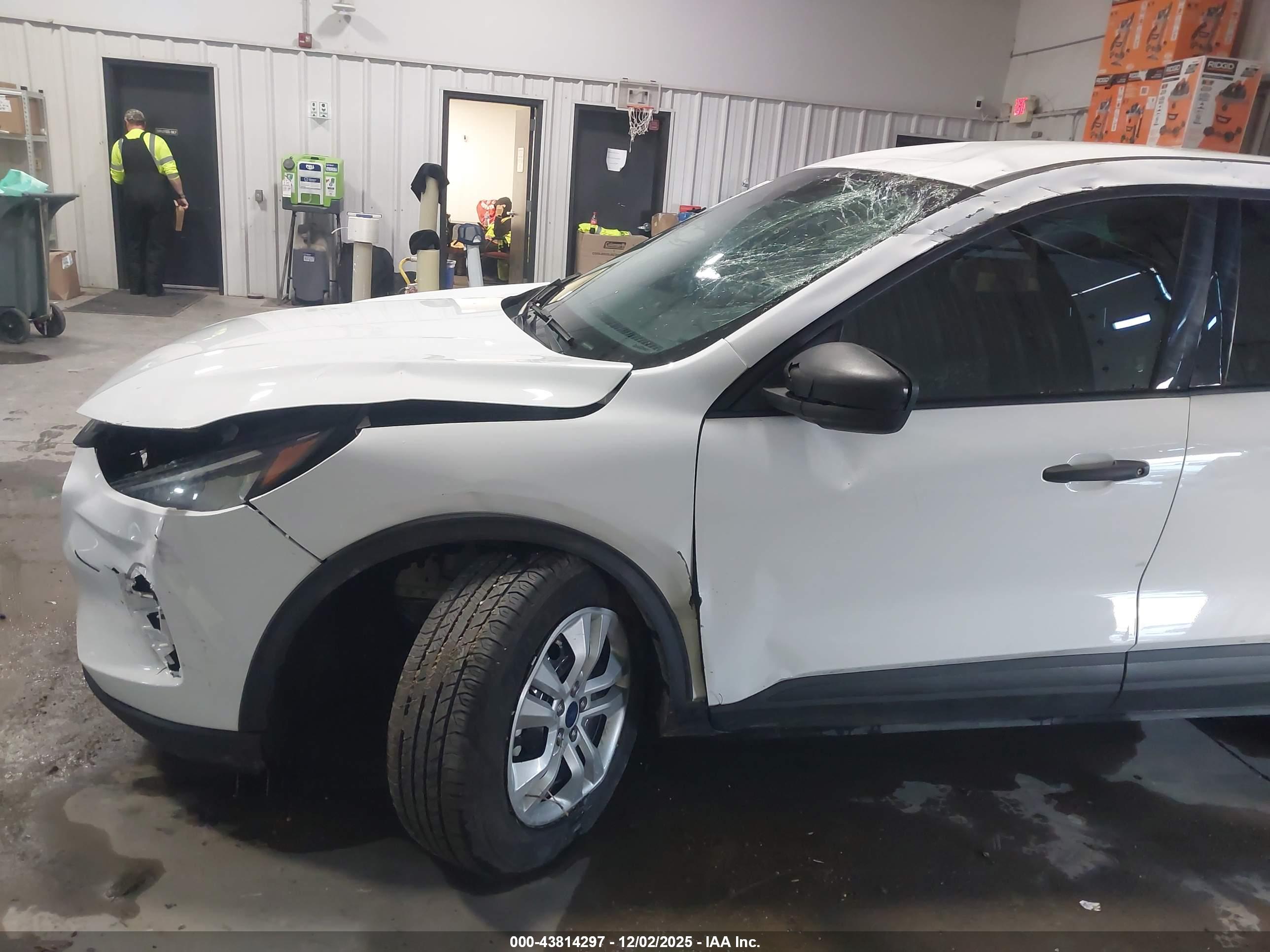 FORD ESCAPE image 6