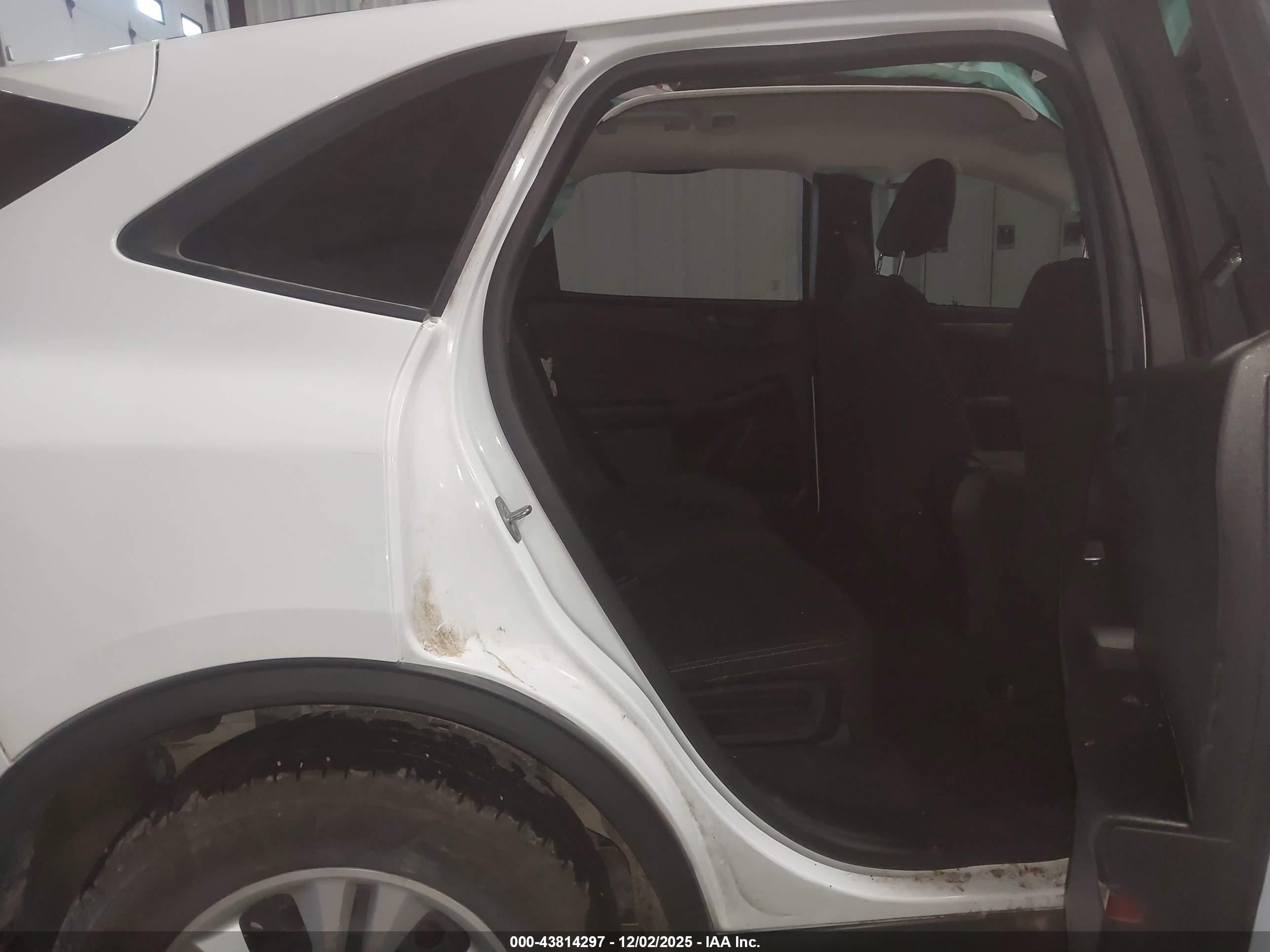 FORD ESCAPE image 8