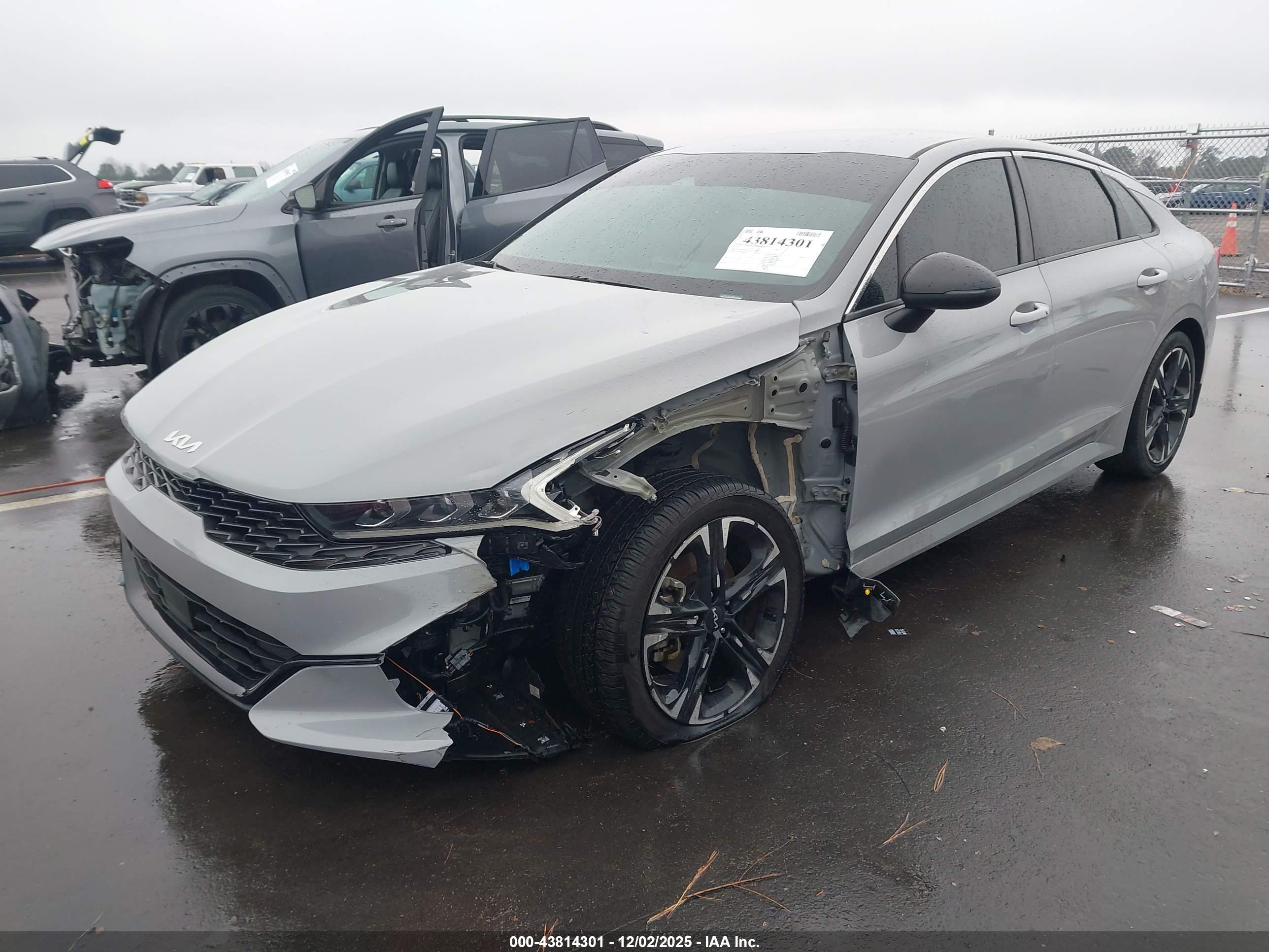 KIA K5 image 2