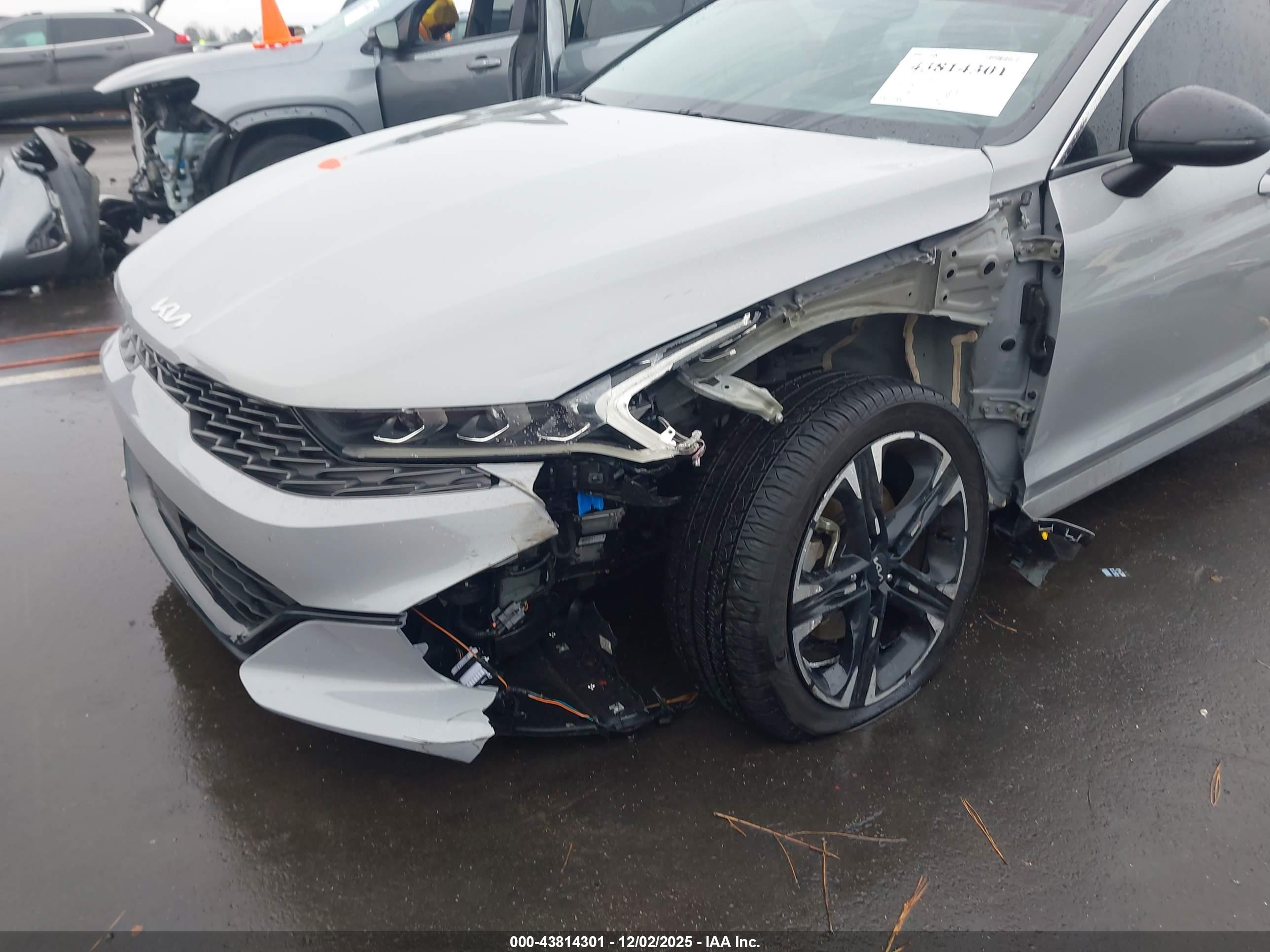 KIA K5 image 6