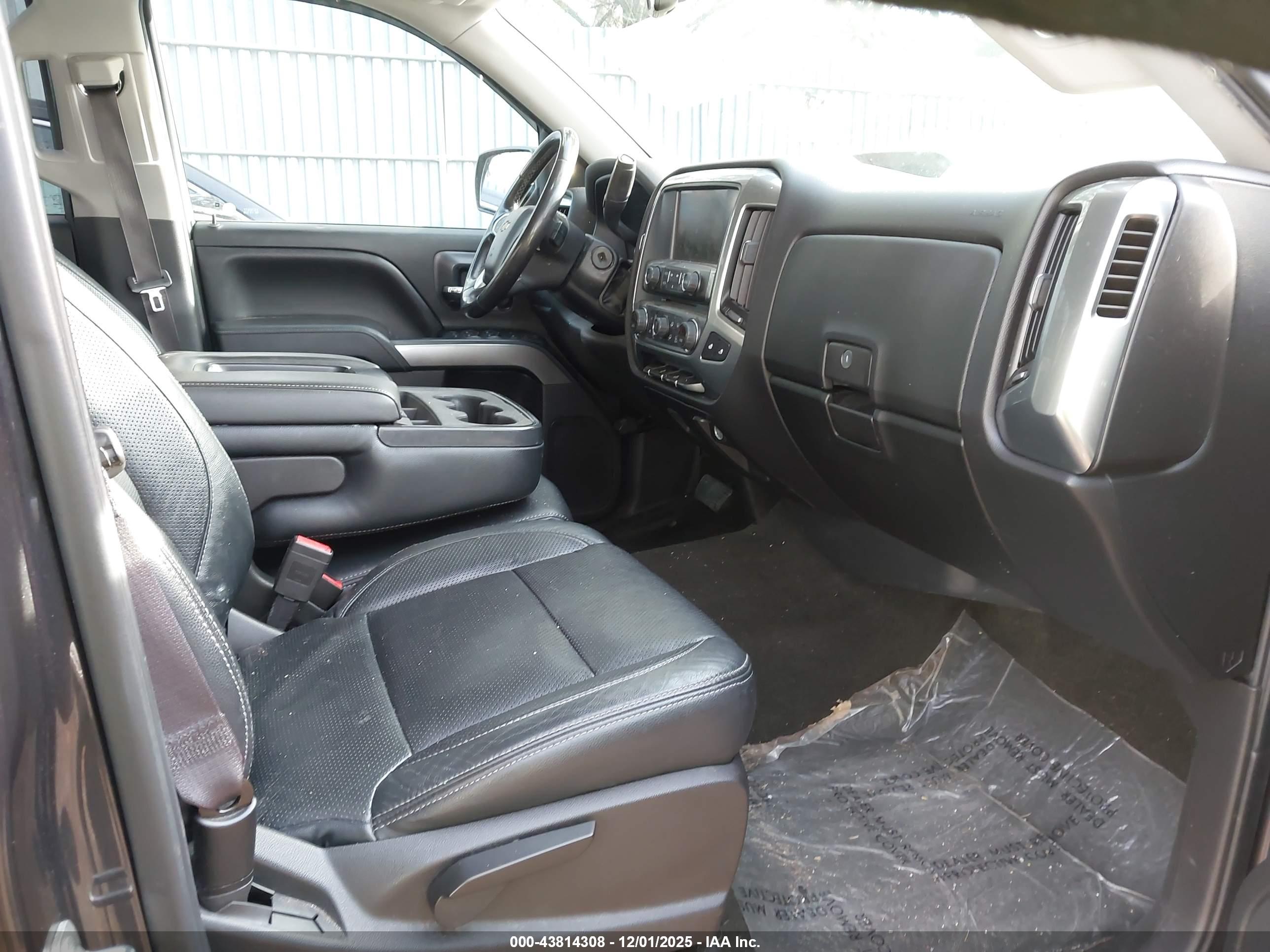 CHEVROLET SILVERADO image 5