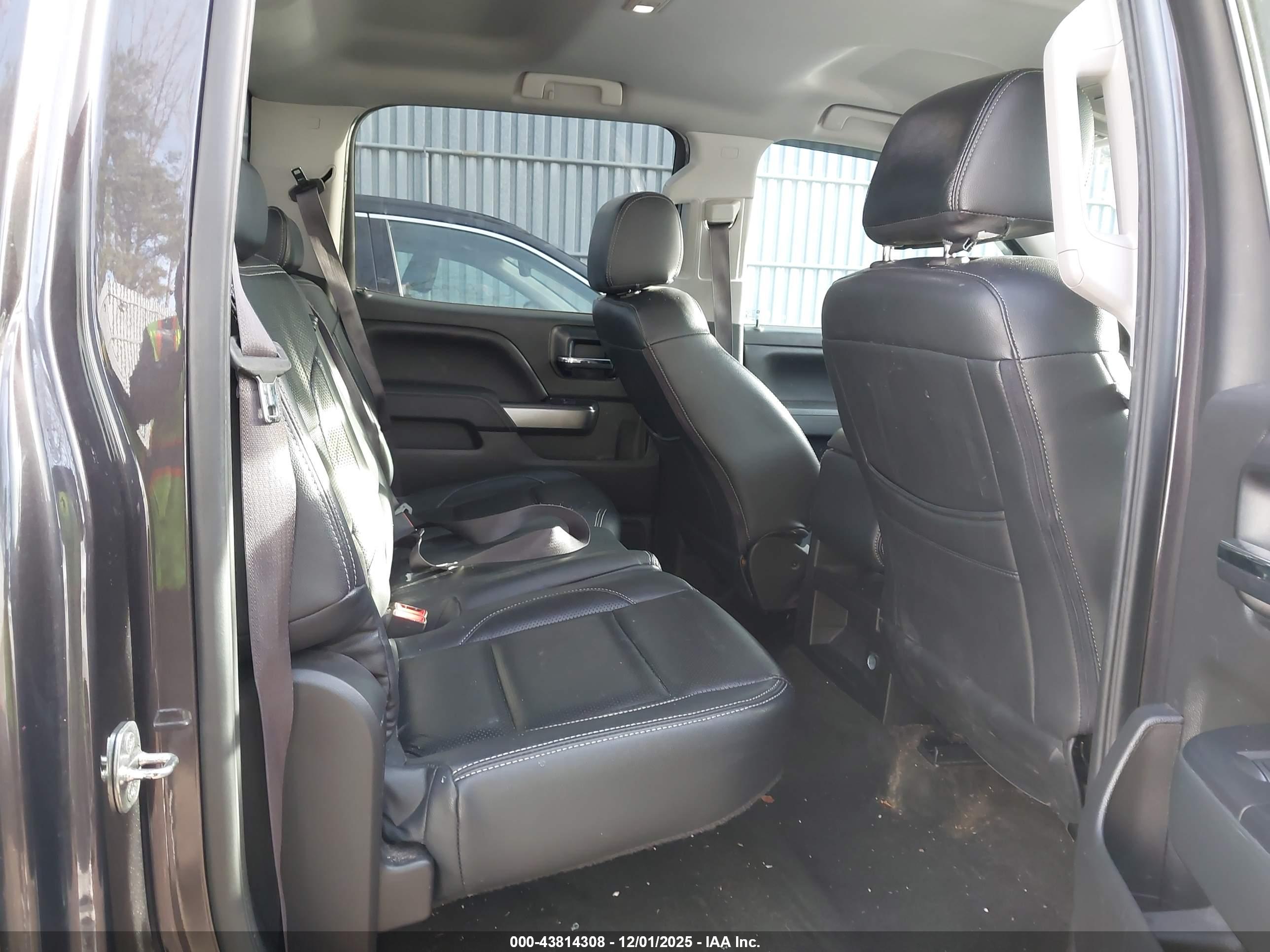 CHEVROLET SILVERADO image 8