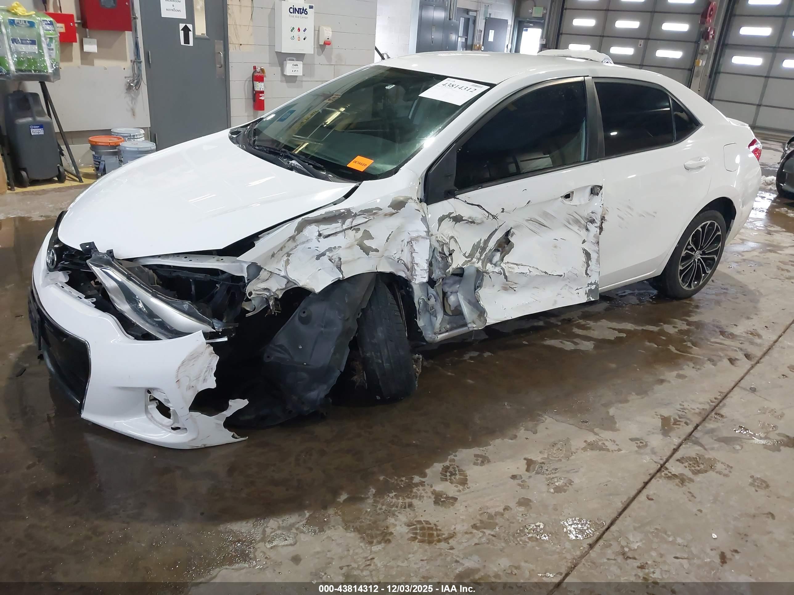 TOYOTA COROLLA image 2