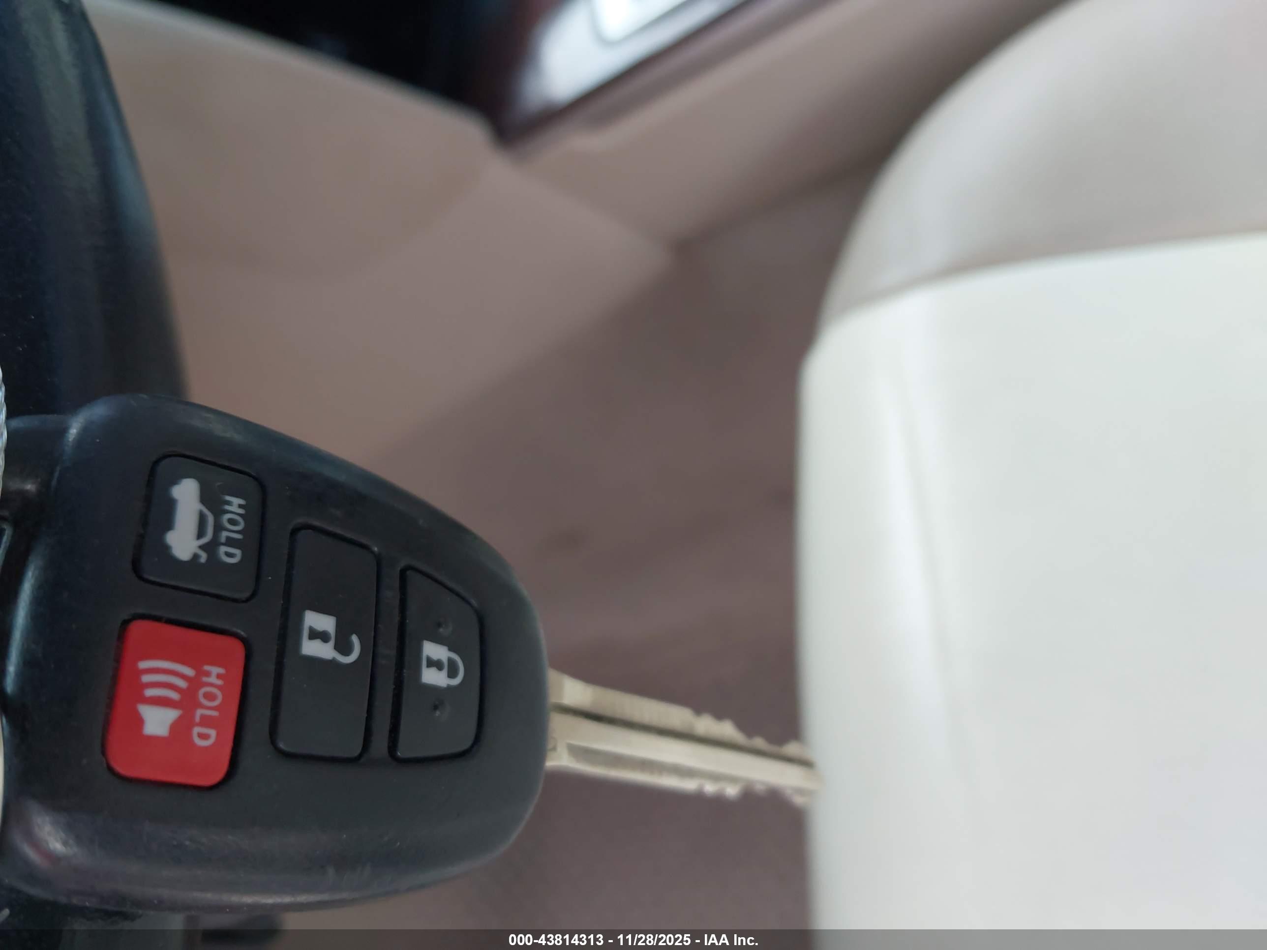 TOYOTA CAMRY image 11