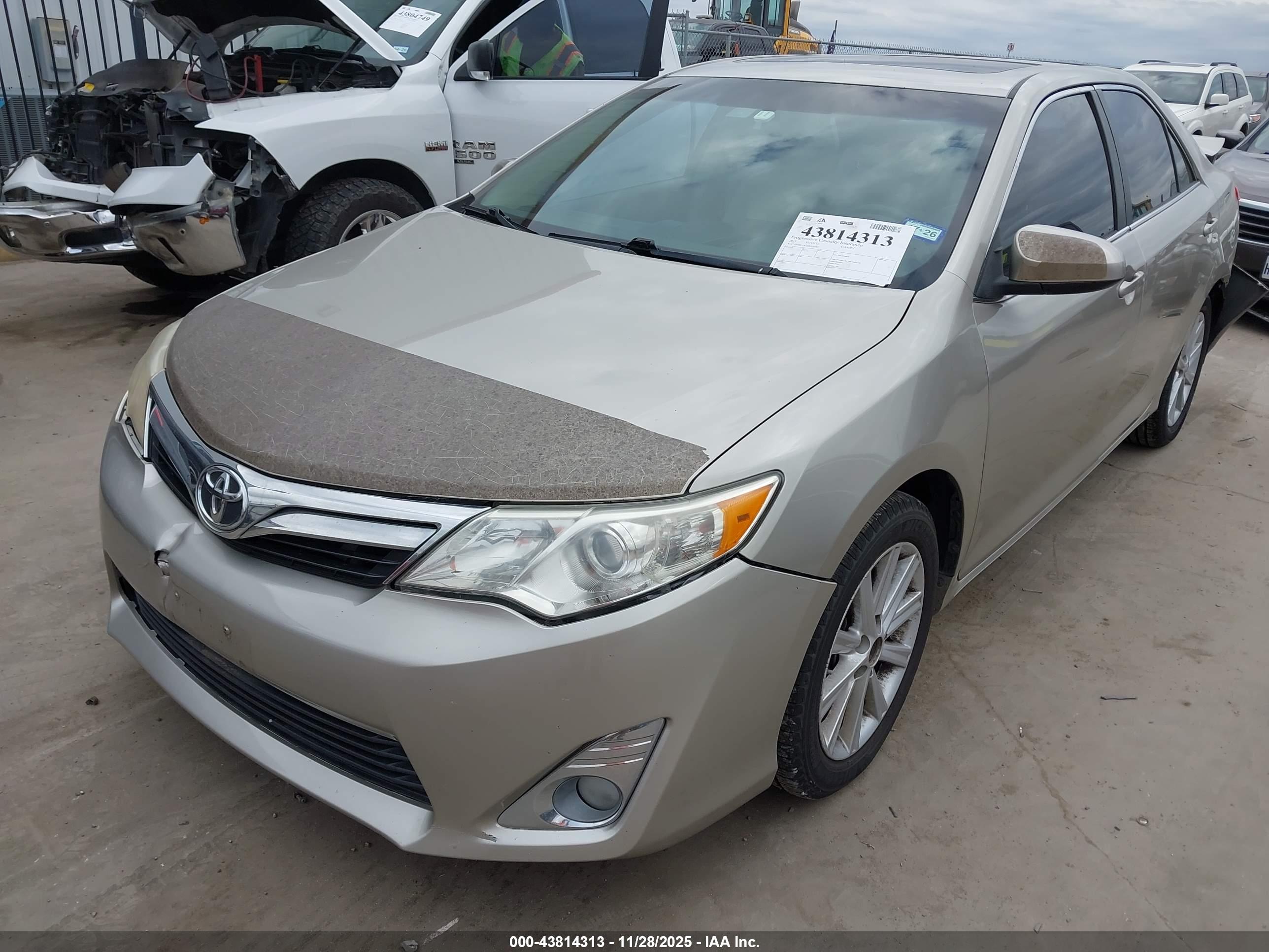 TOYOTA CAMRY image 2