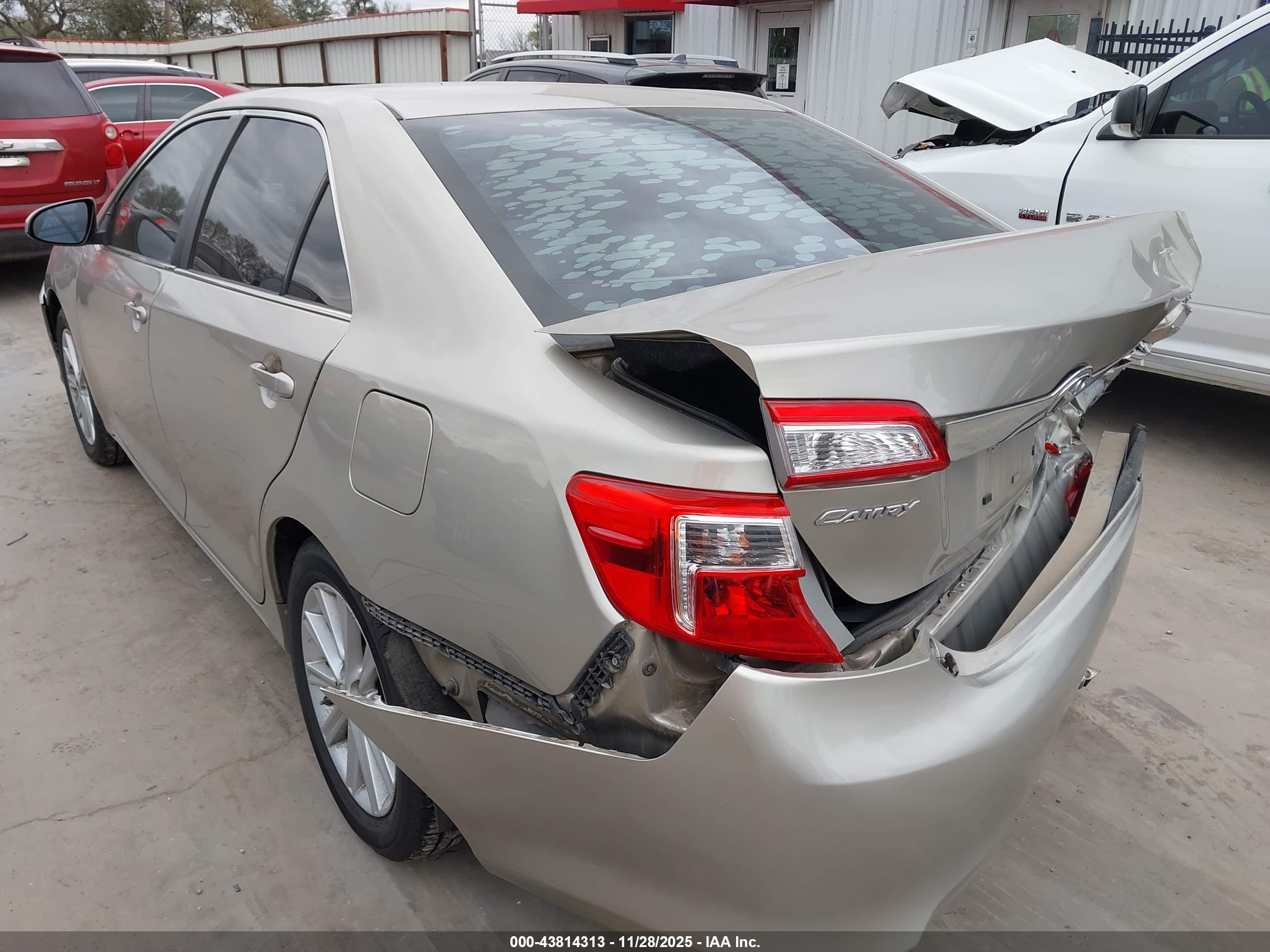 TOYOTA CAMRY image 3
