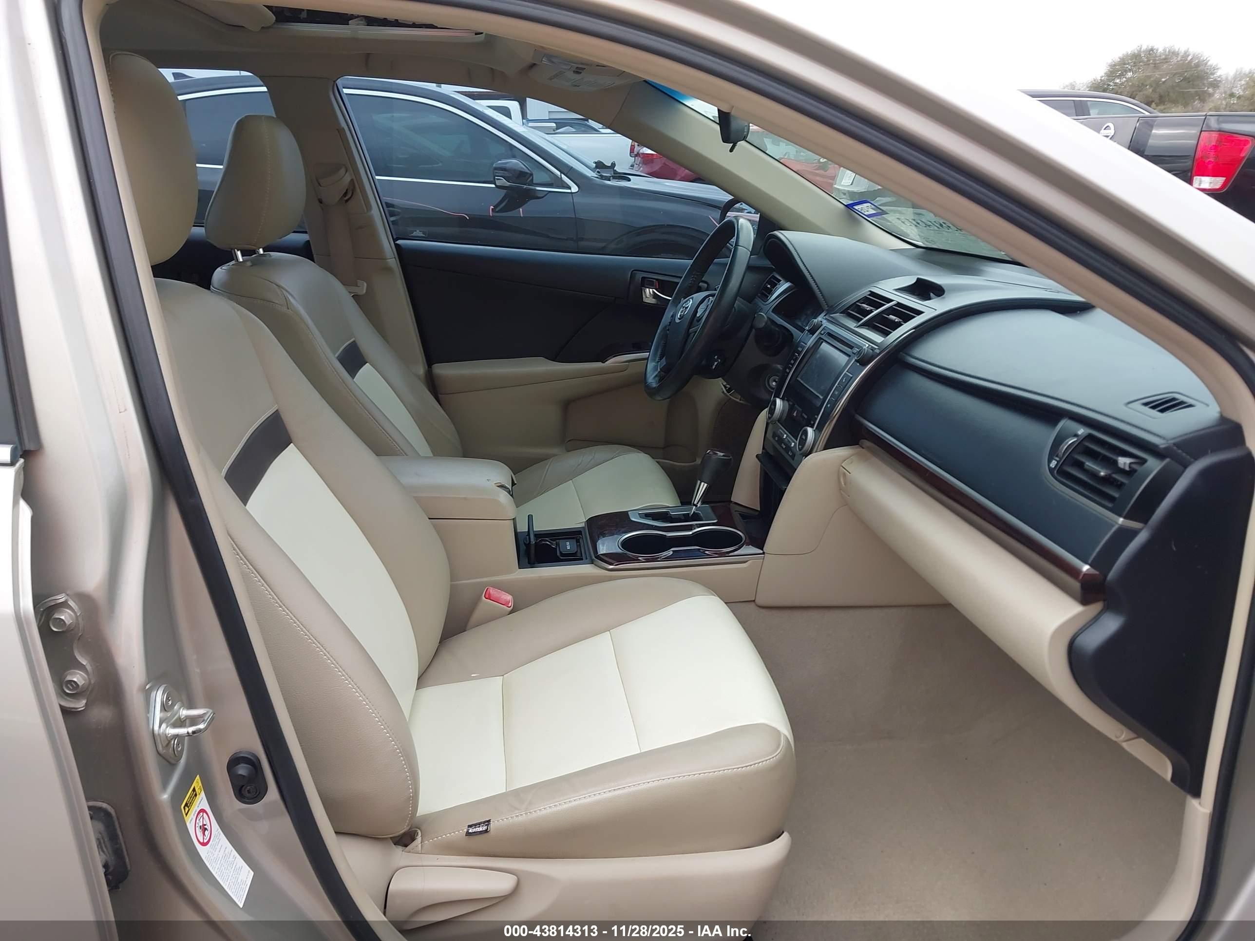 TOYOTA CAMRY image 5