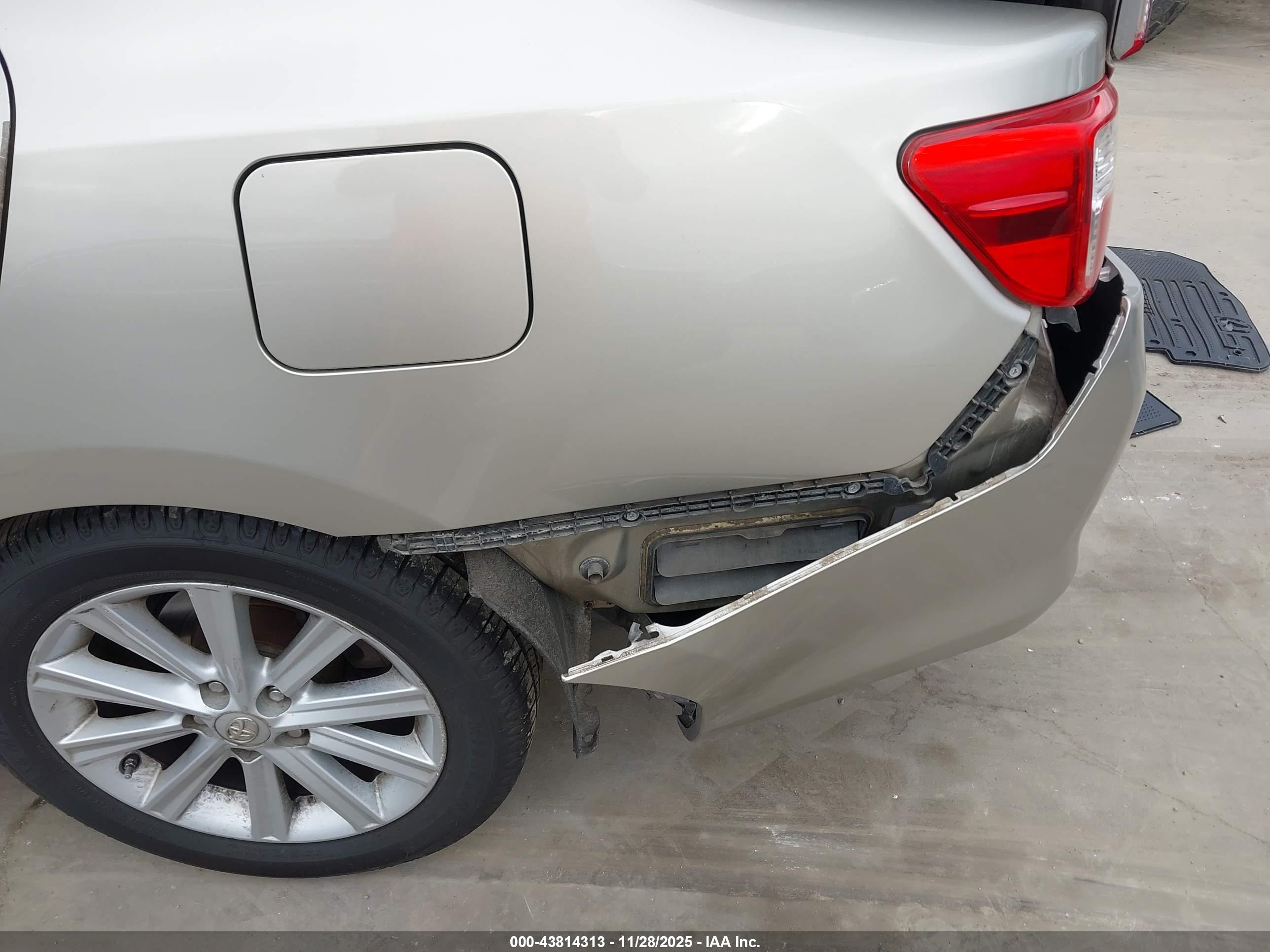 TOYOTA CAMRY image 6