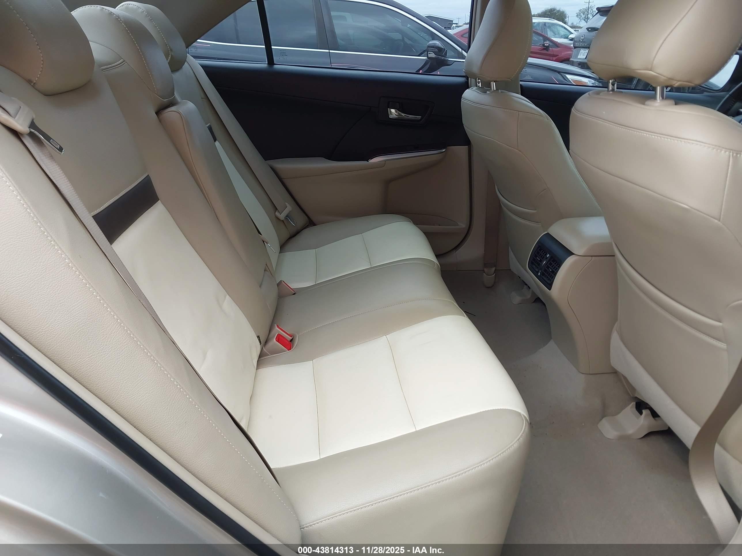TOYOTA CAMRY image 8