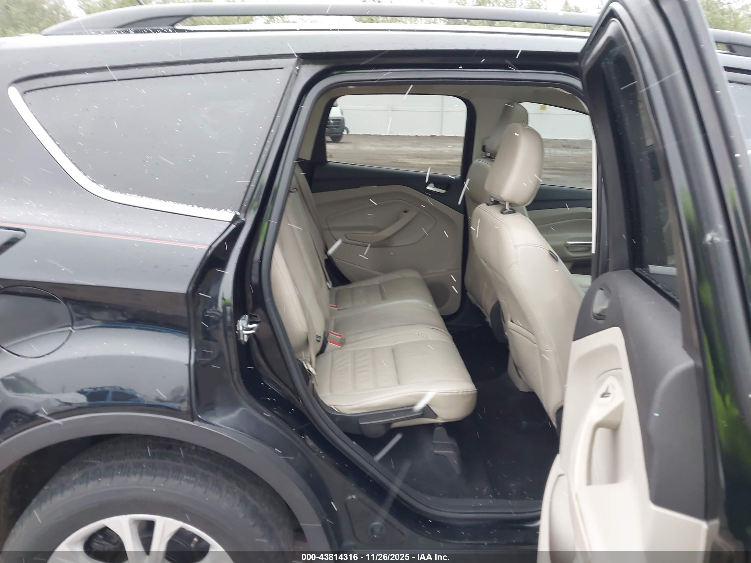 FORD ESCAPE image 8
