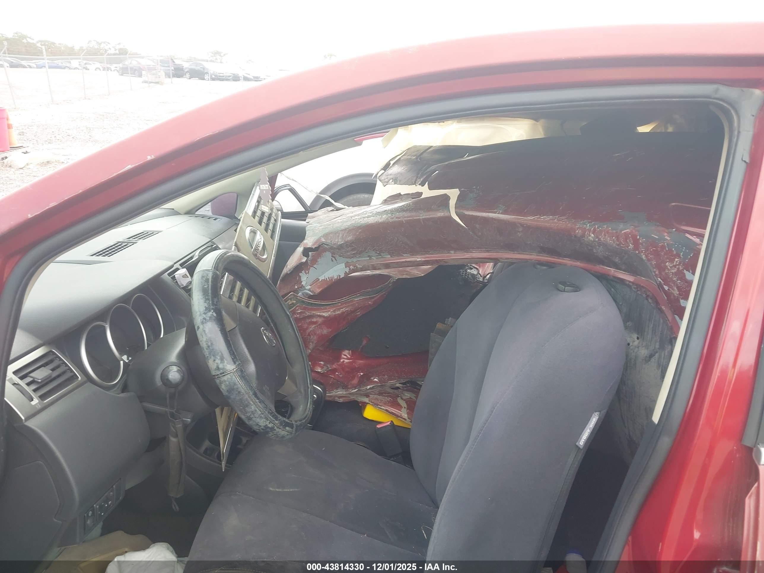 NISSAN VERSA image 5