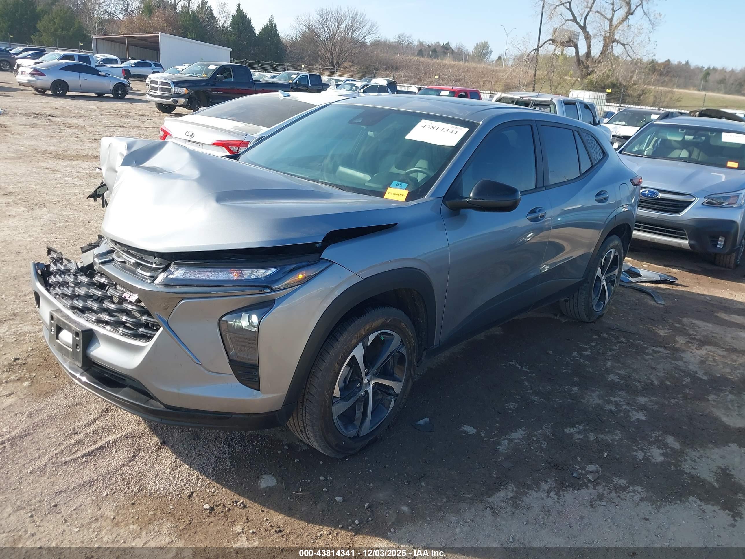 CHEVROLET TRAX image 2