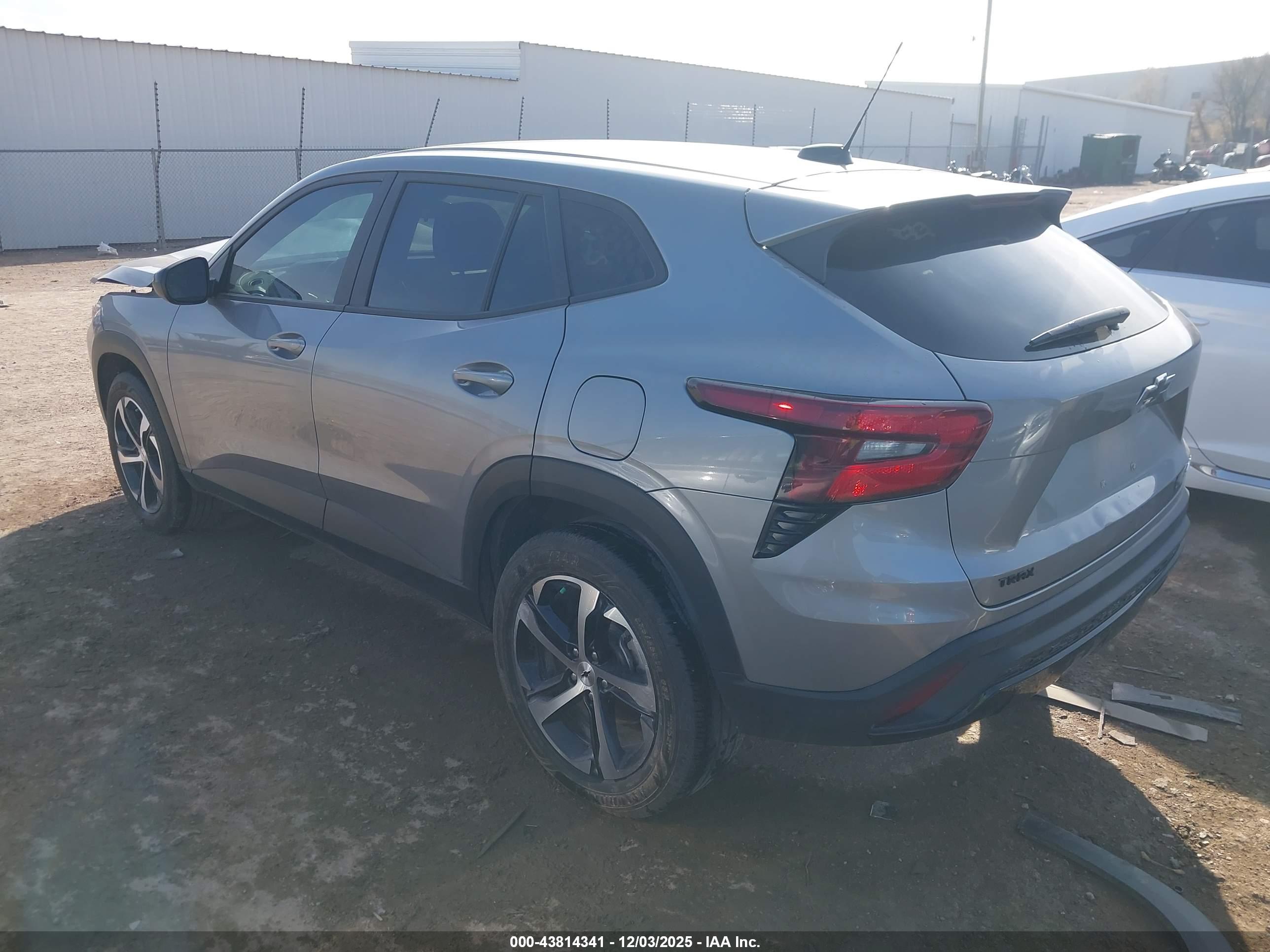 CHEVROLET TRAX image 3