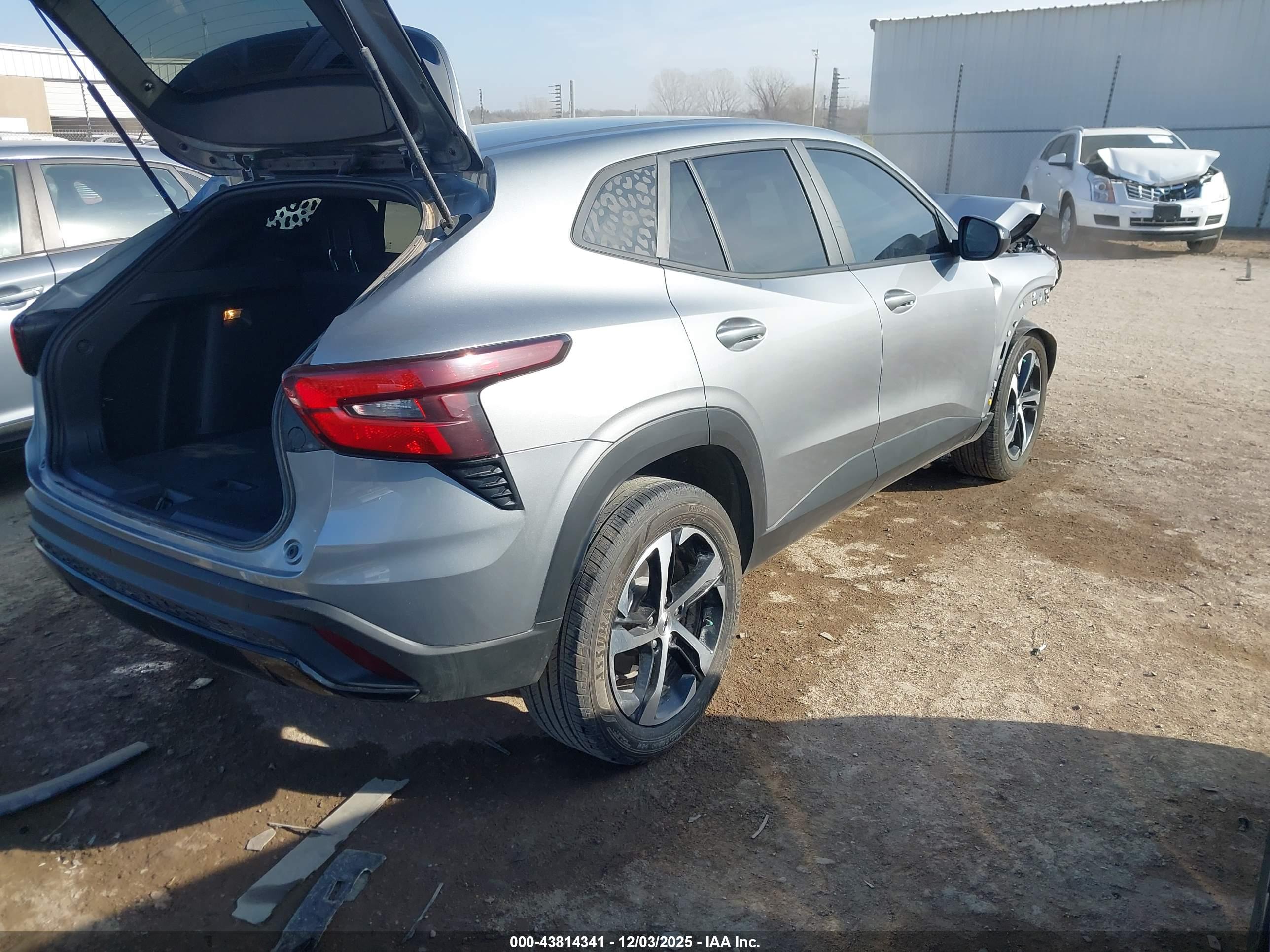 CHEVROLET TRAX image 4