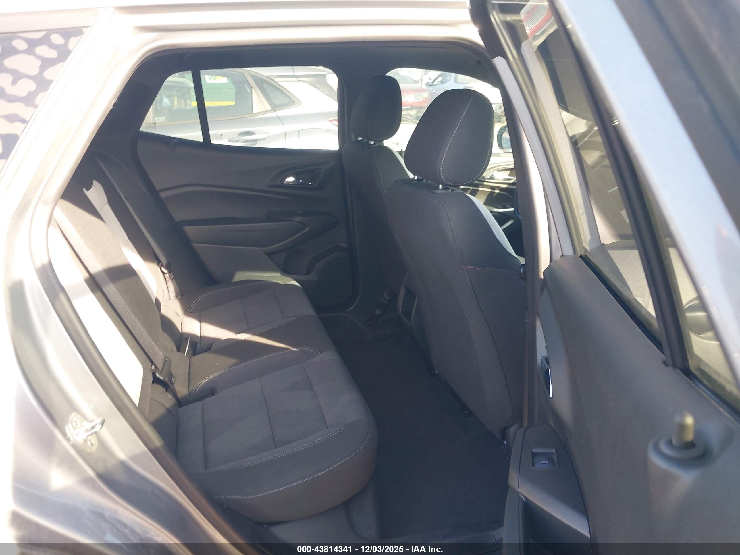 CHEVROLET TRAX image 8
