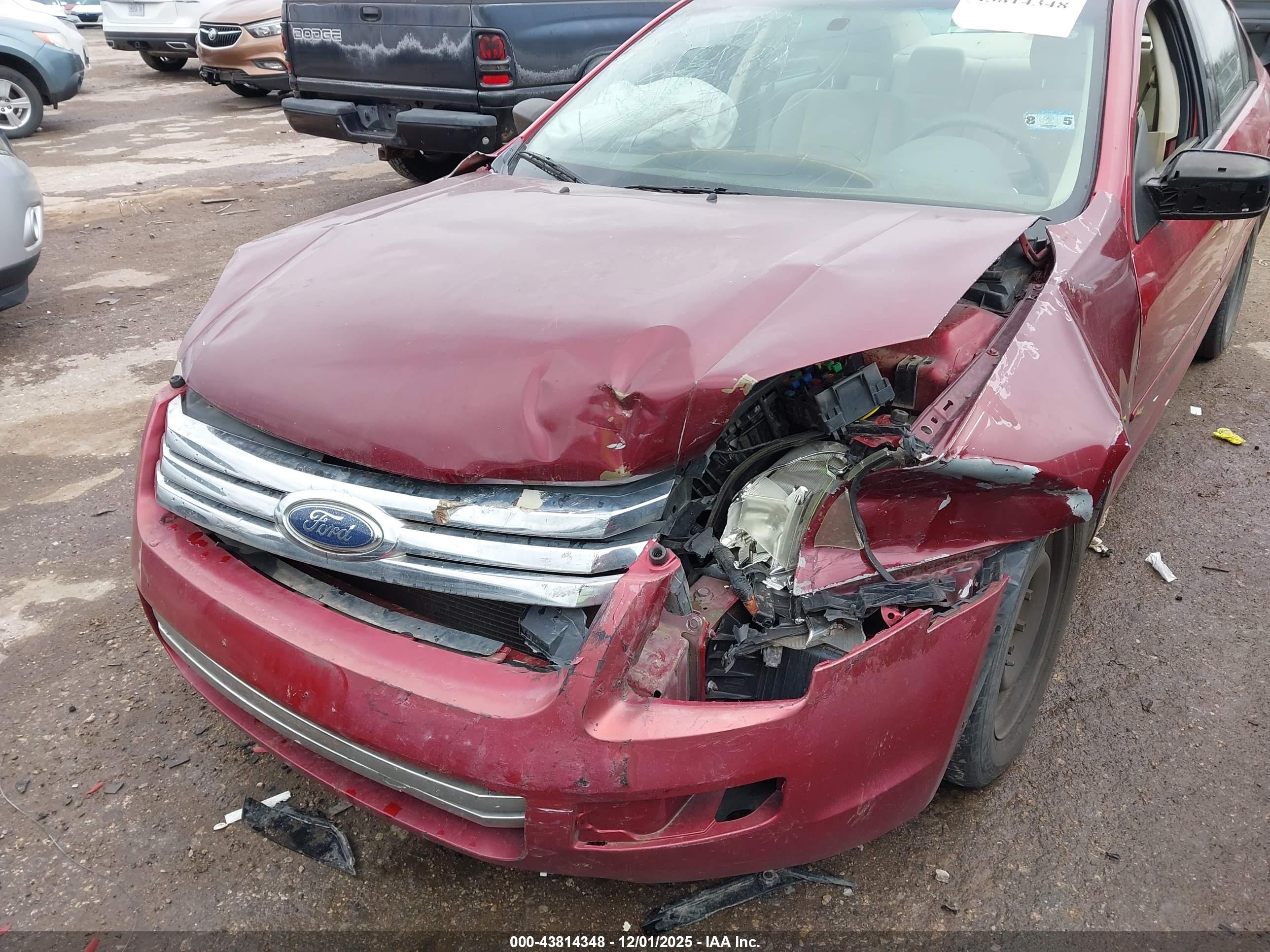 FORD FUSION image 6
