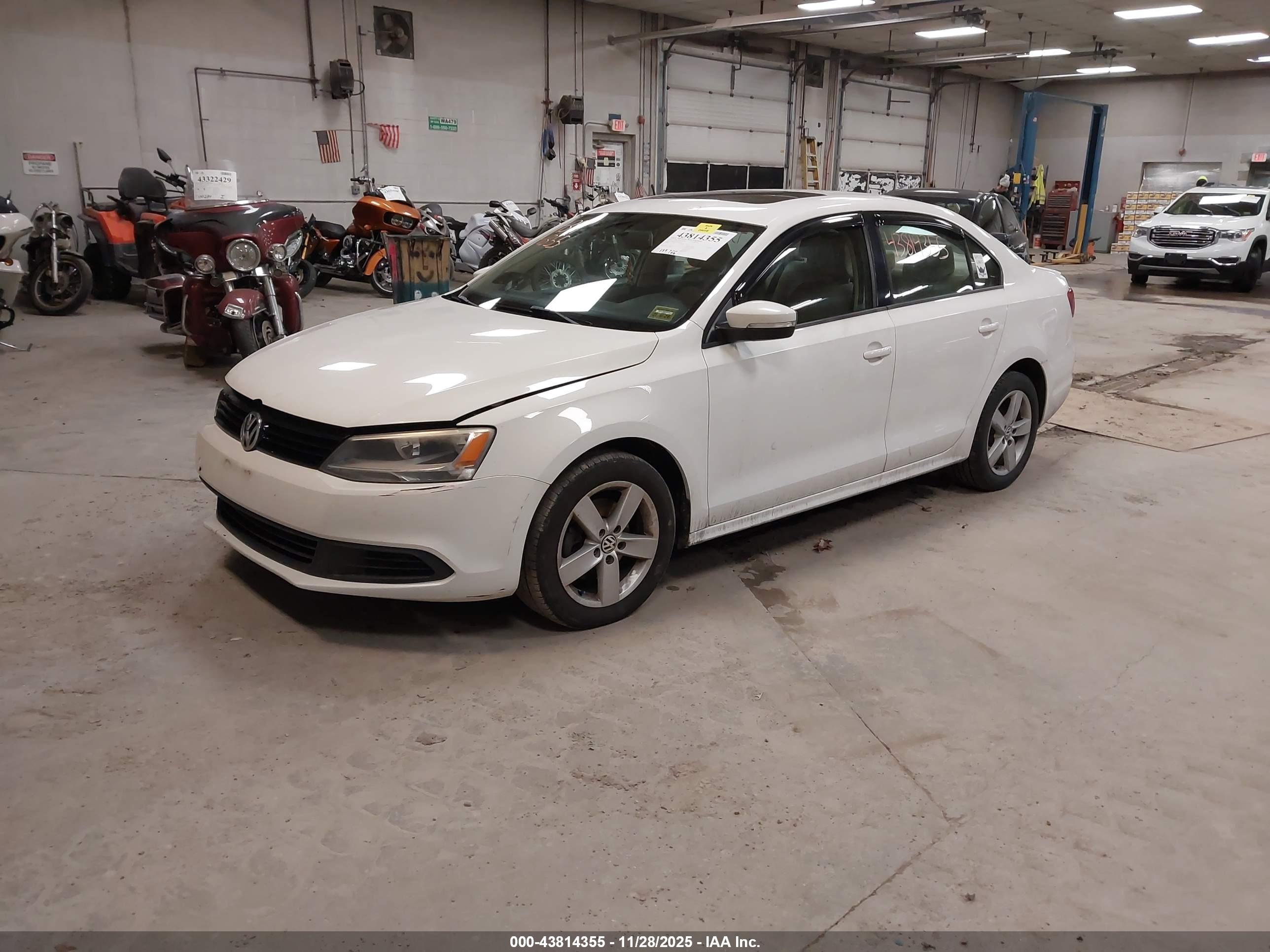 VOLKSWAGEN JETTA image 2
